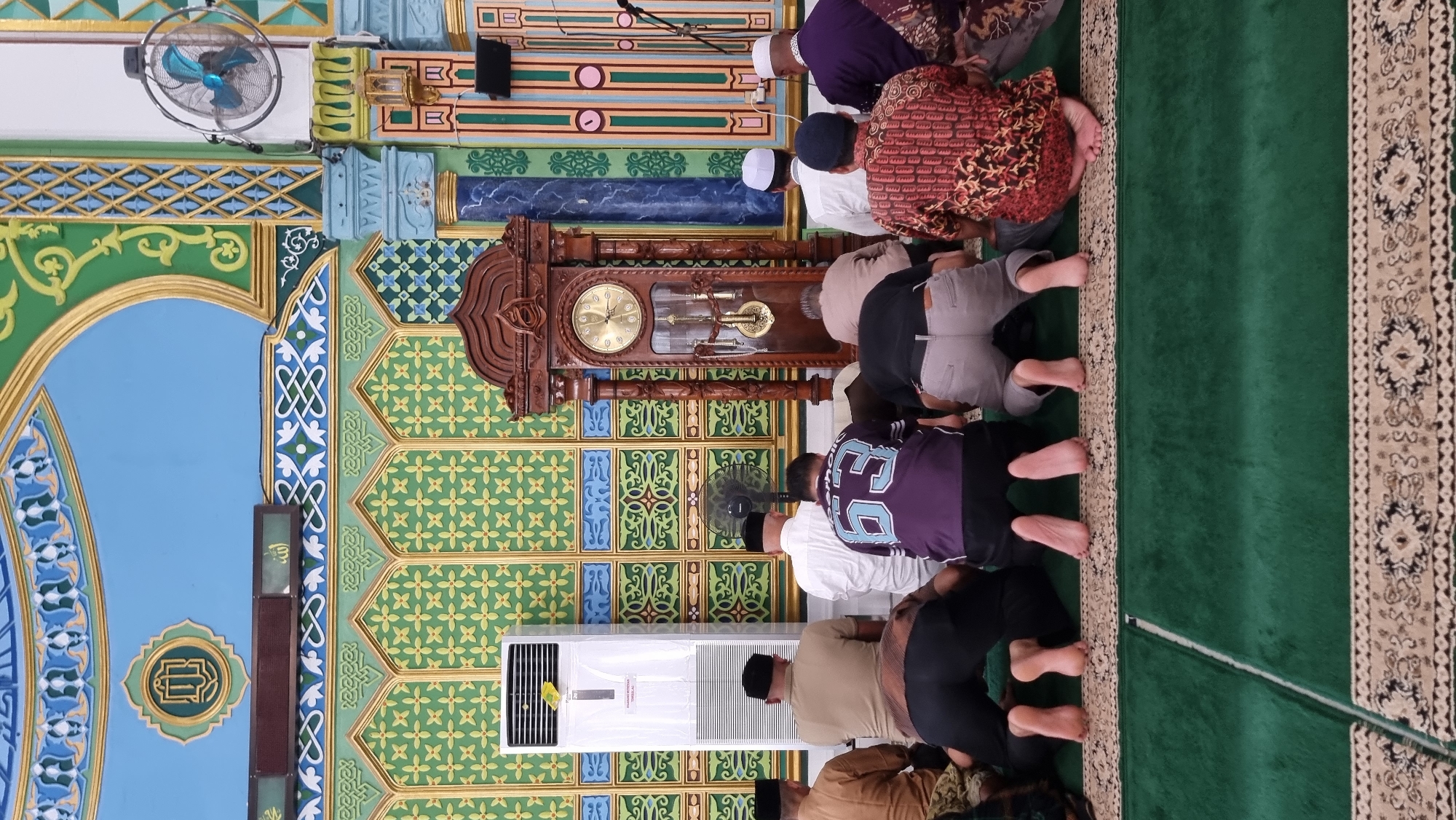 Congregation at prayer in an ornate Keudekruenggeukueh mosque