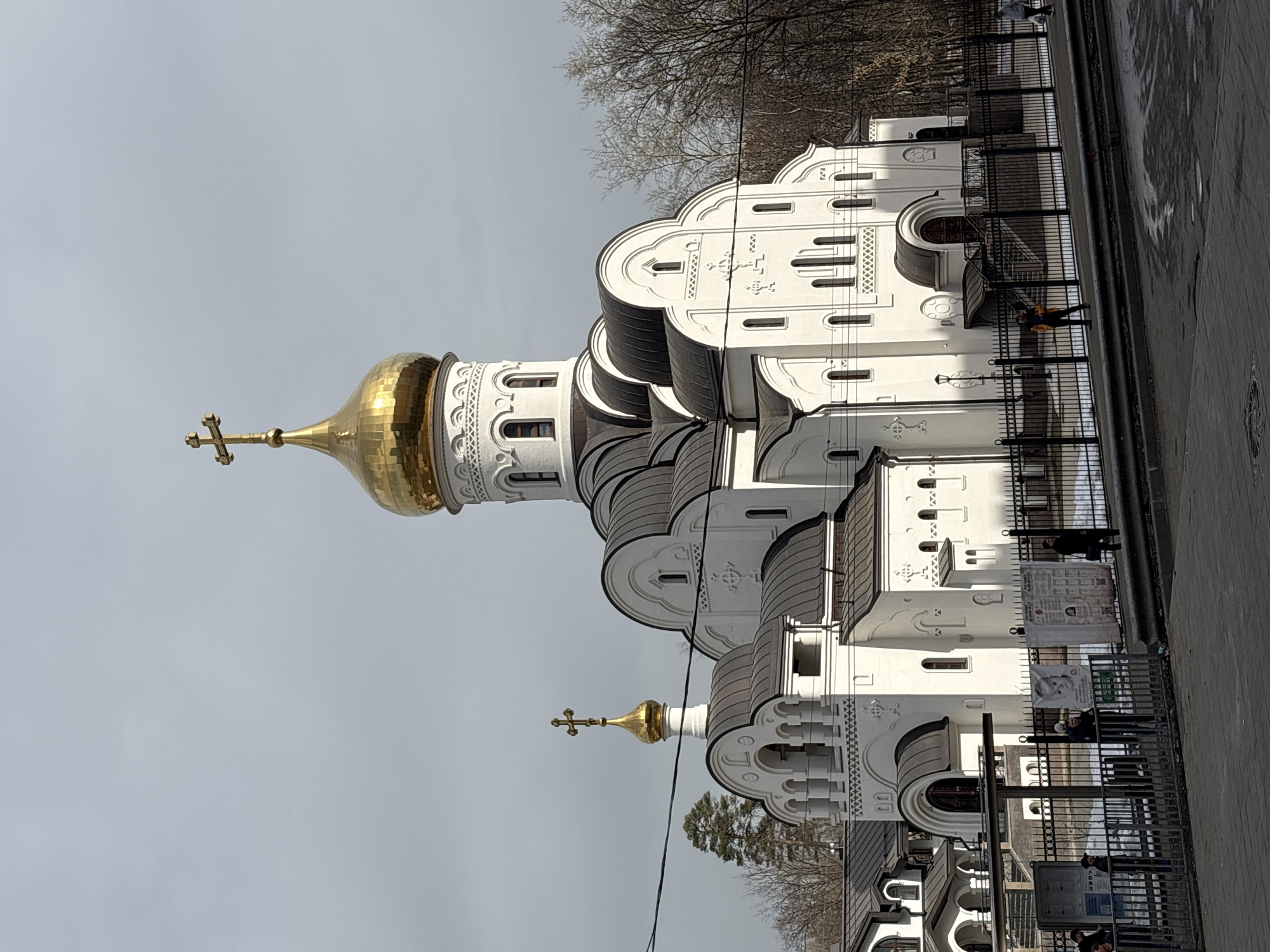 Morning scenes from Khimki: Orthodox cathedral and bus passengers