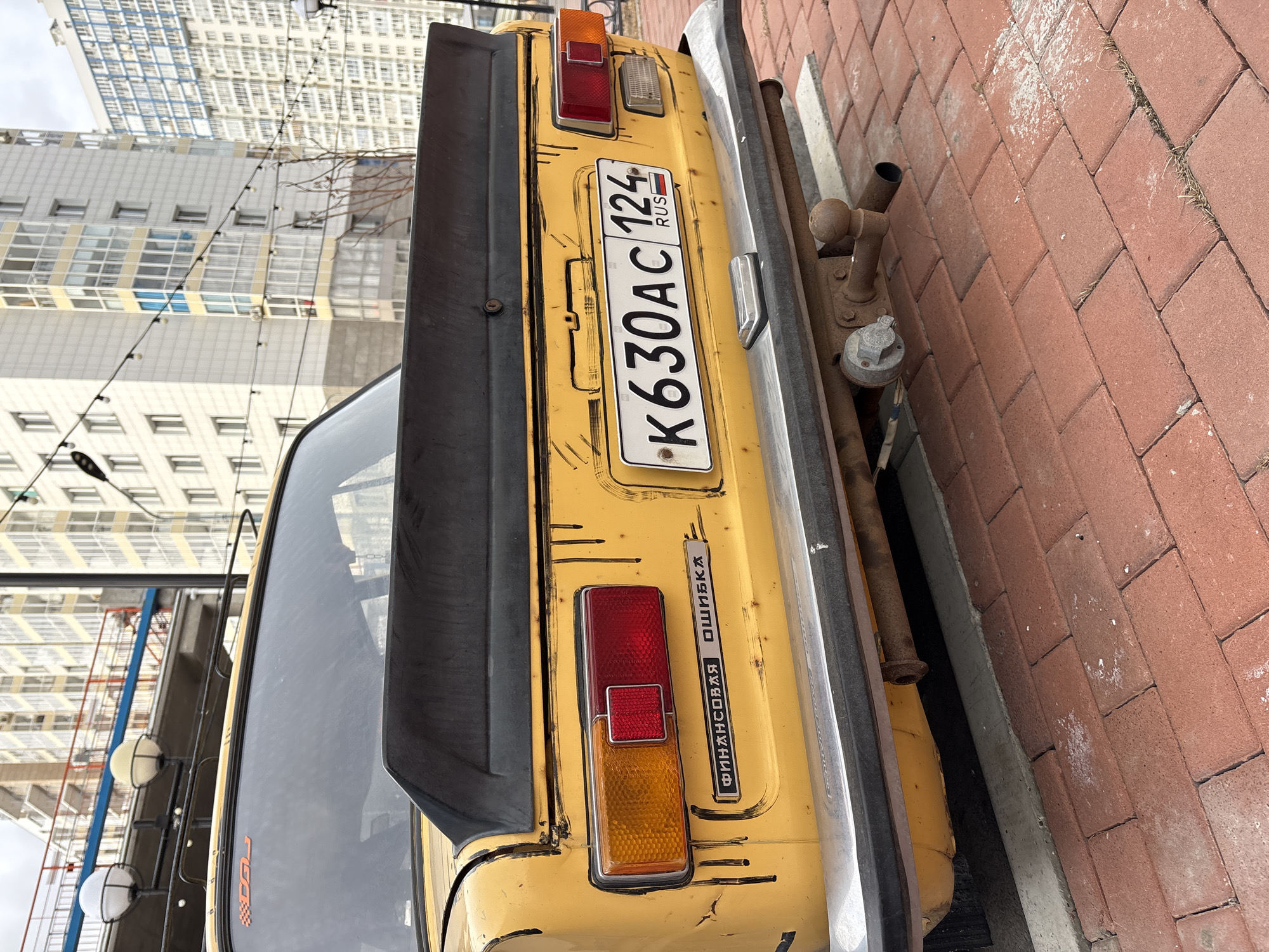 Urban scenes captured in Krasnoyarsk parking areas and residential district