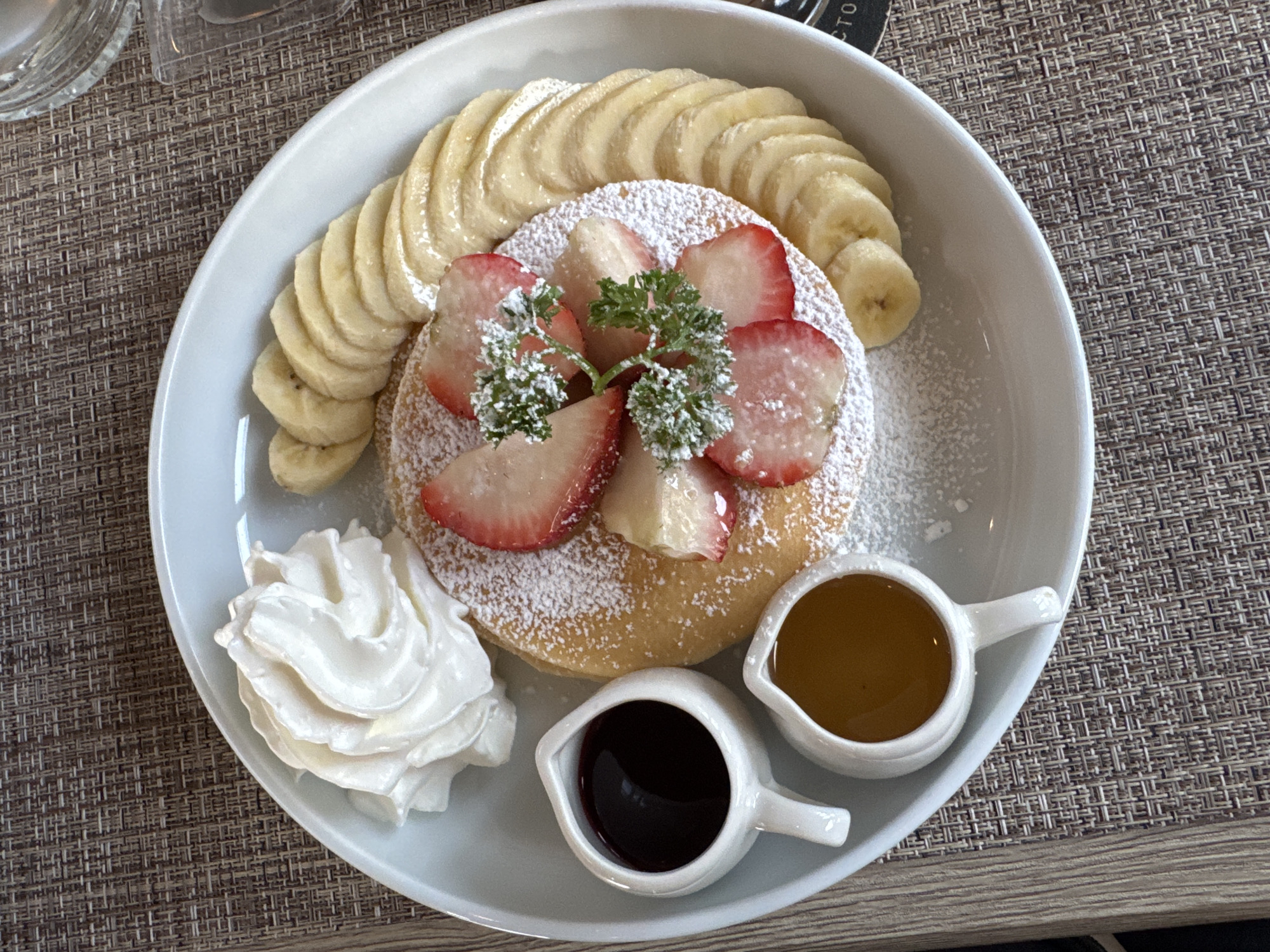 Cafe stop: iced coffee, pancakes, and eclectic decor