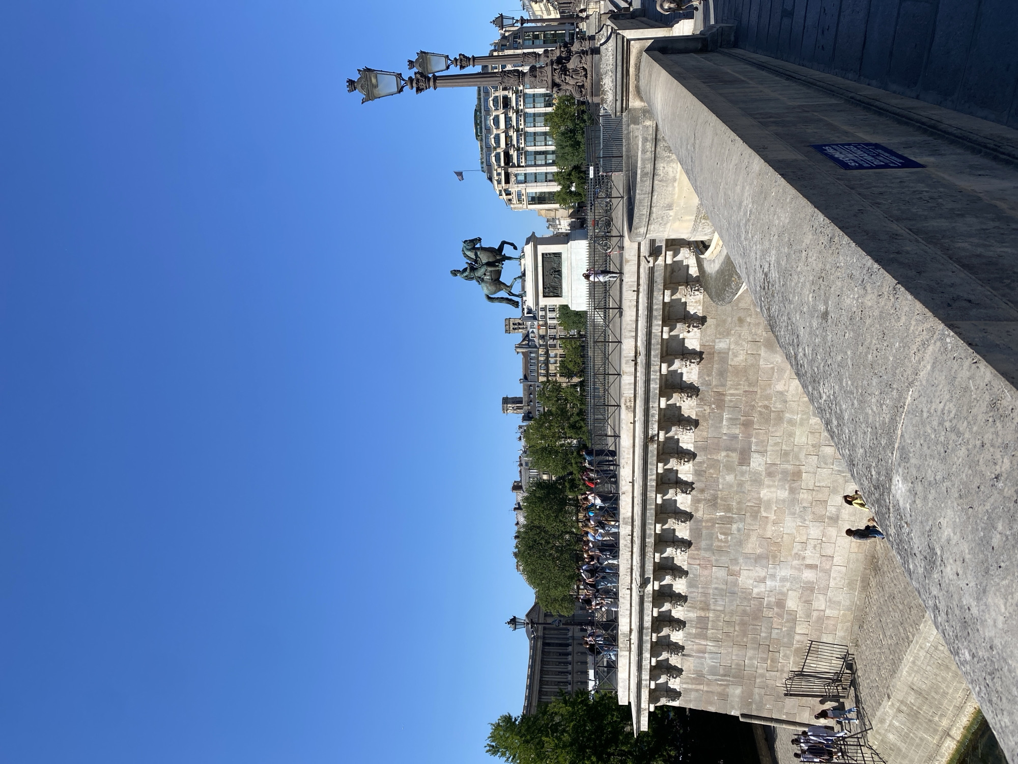 Sunny afternoon scenes captured across central Paris locations