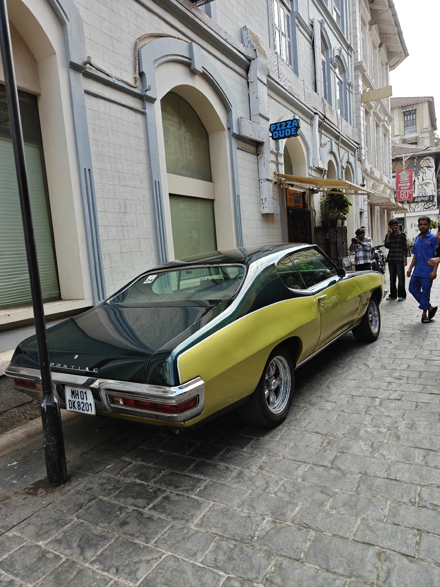 Vintage and luxury cars spotted on Mumbai cobblestone streets