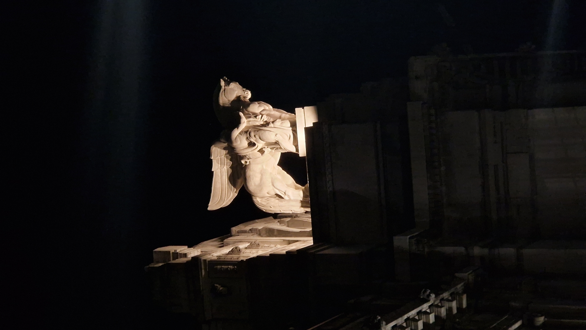 Late-night Milan landmarks, from the station to Piazza Duomo