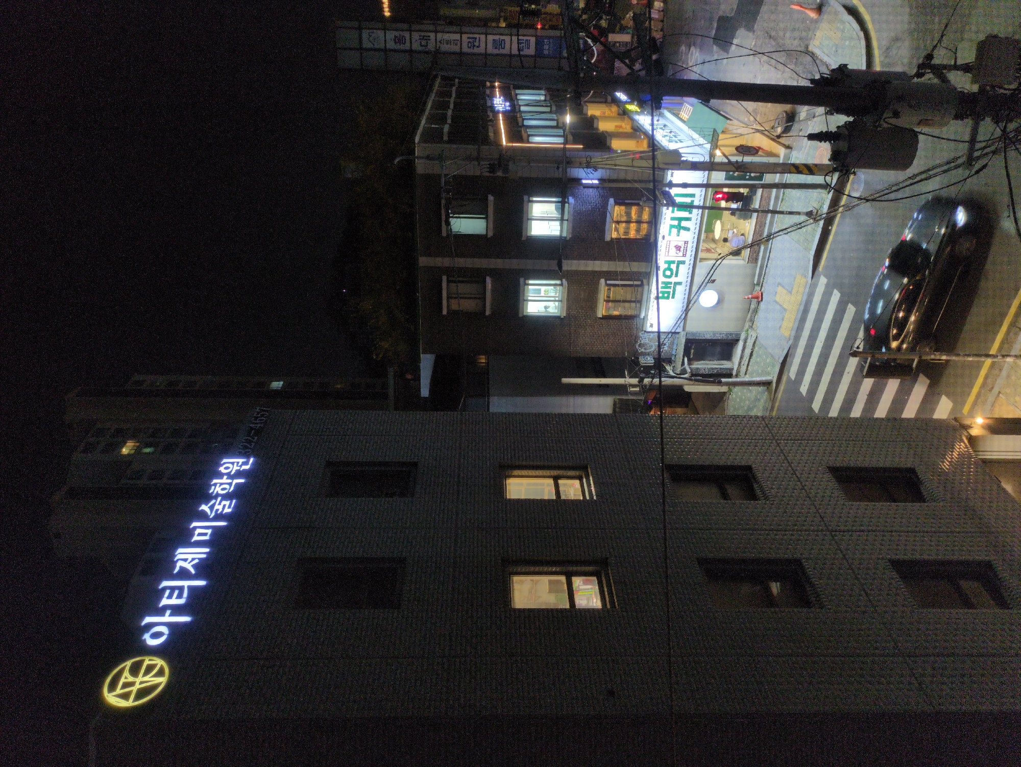 Urban fragments captured: building view and #UrbanTales graphic