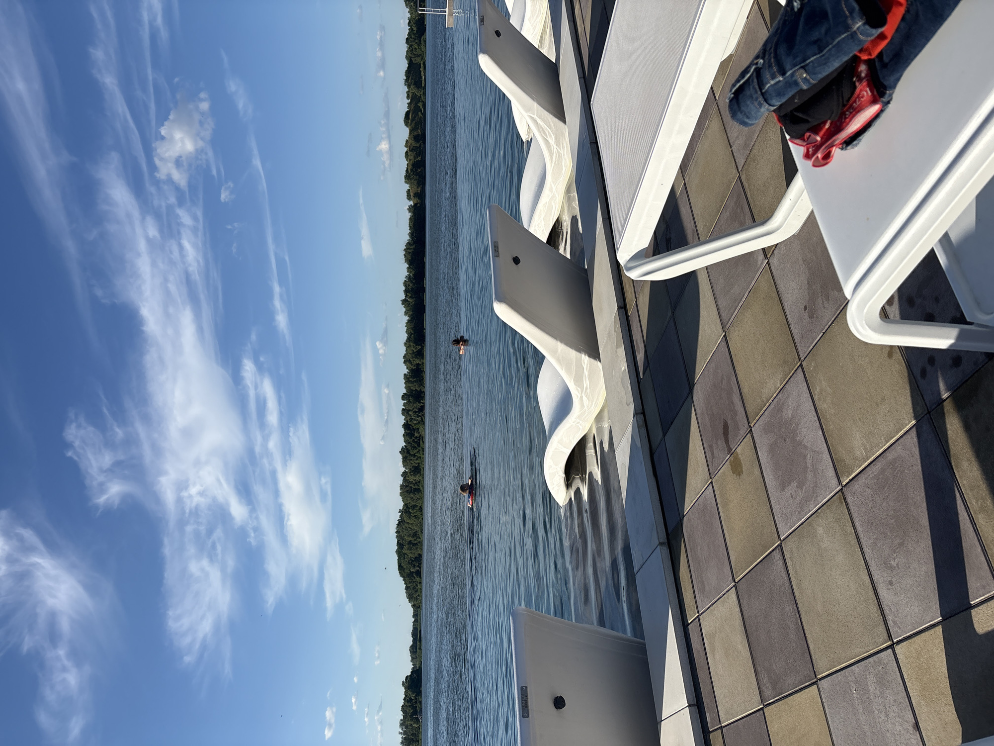 Lakeside infinity pool and lounging in Kamiani Potoky
