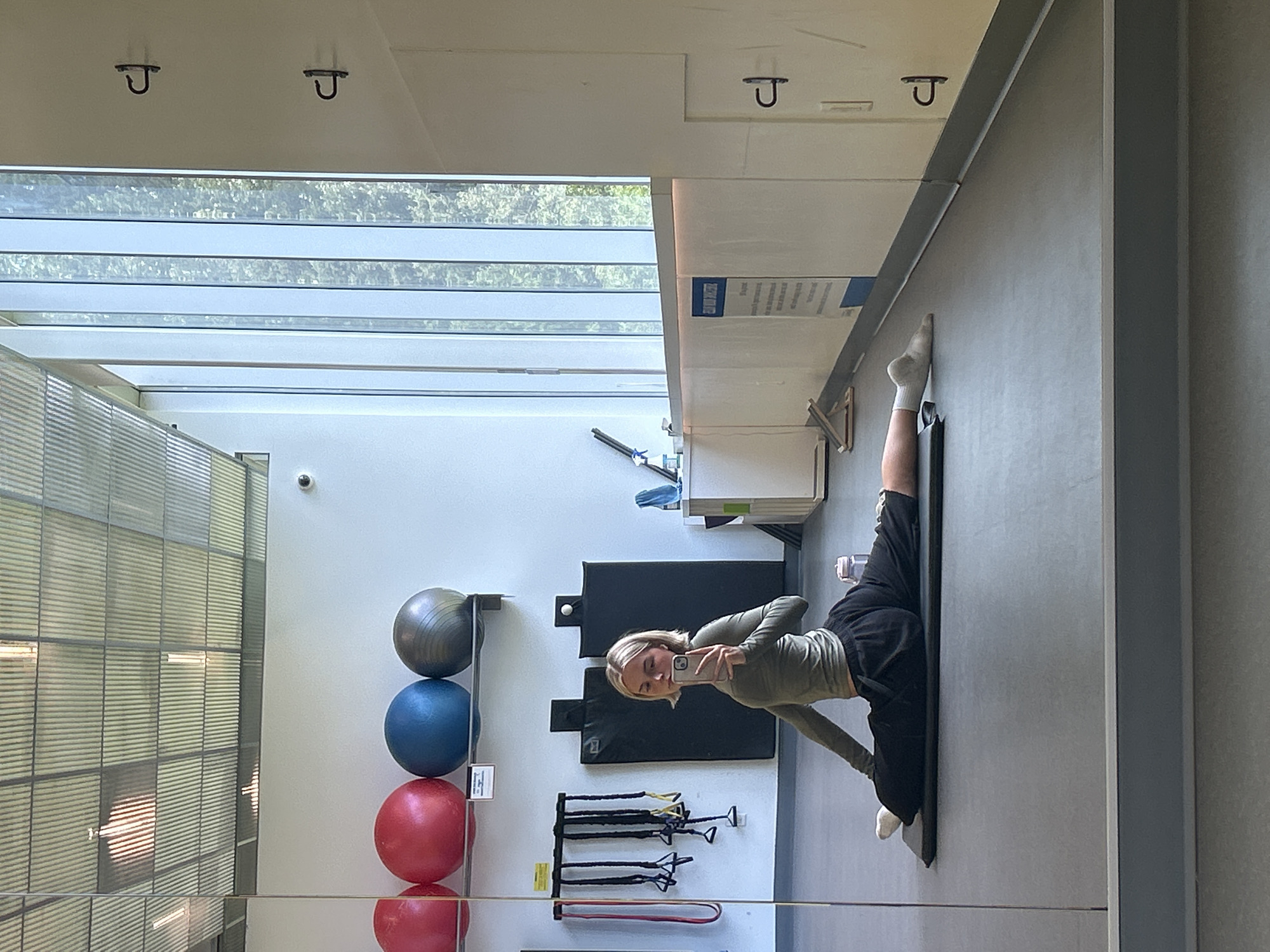 Gym selfies and stretching on a yoga mat in Whistler