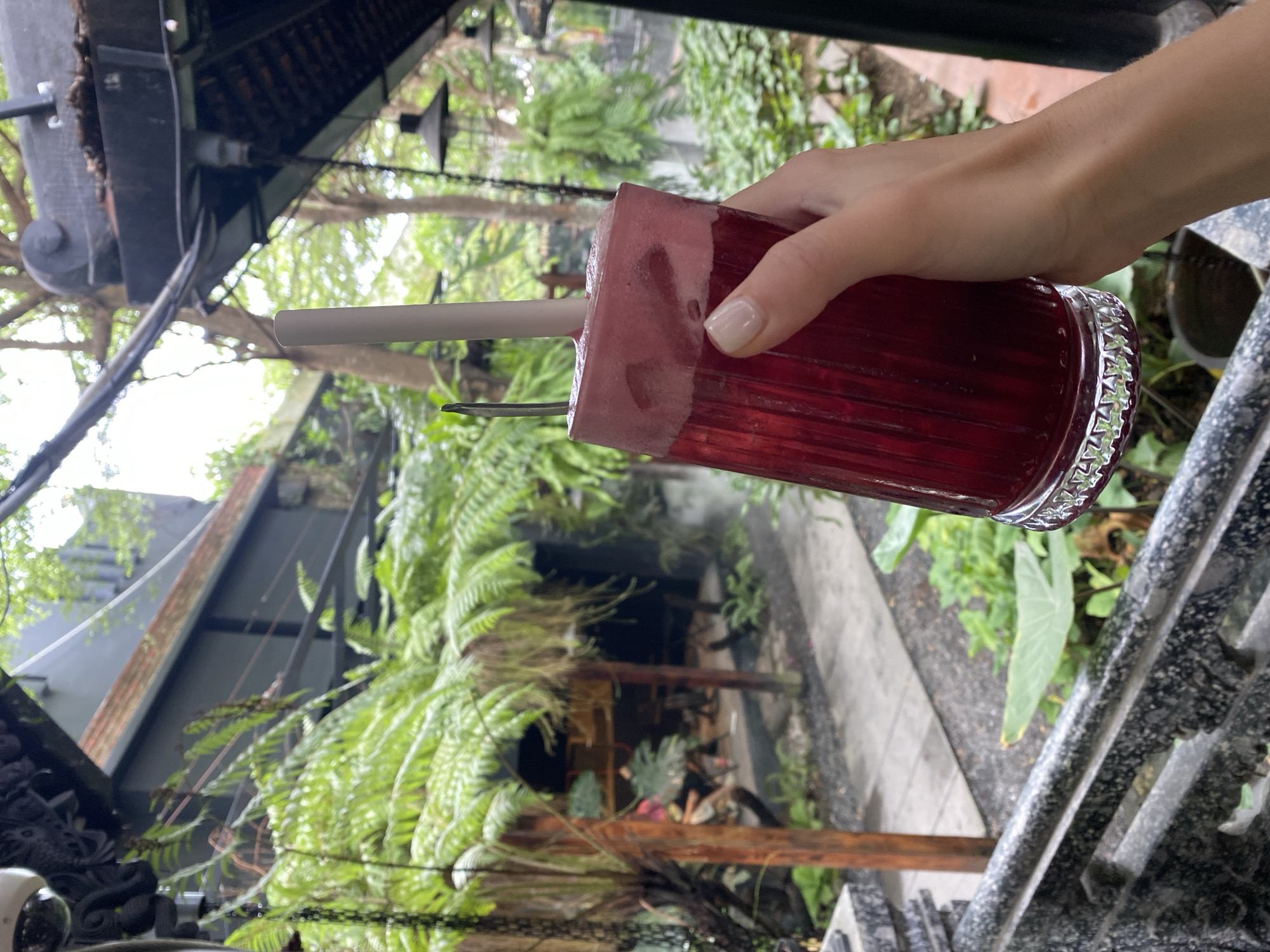 Drinks and dessert at a green outdoor café in Đà Nẵng