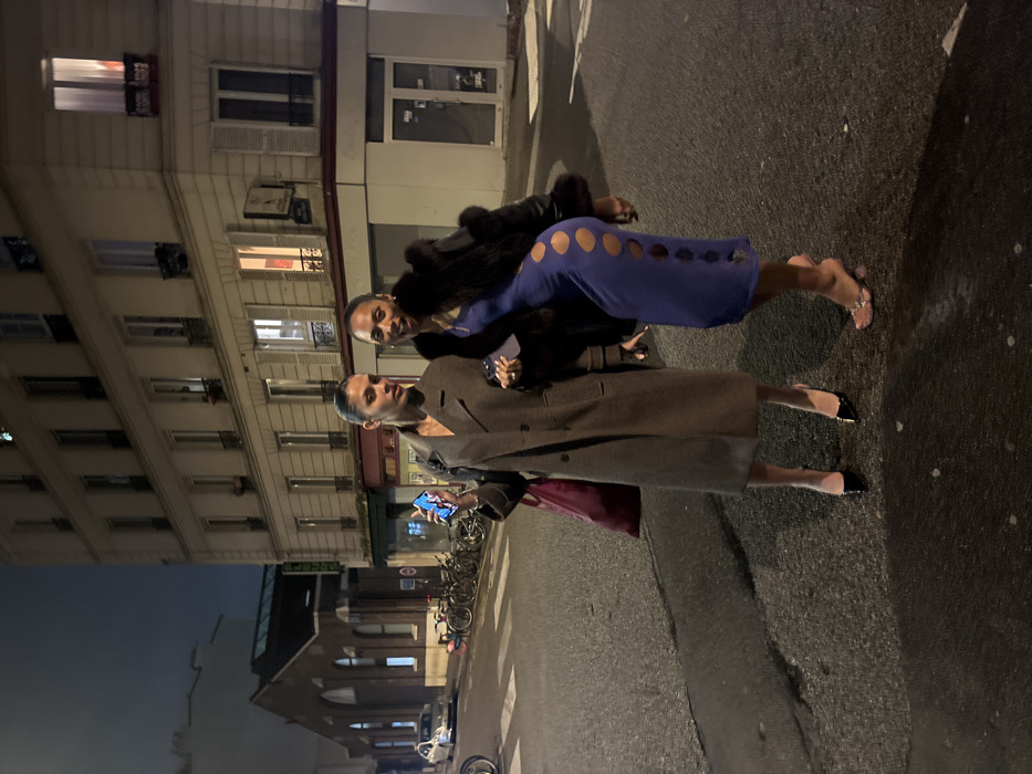 Two women spotted on Paris street at night