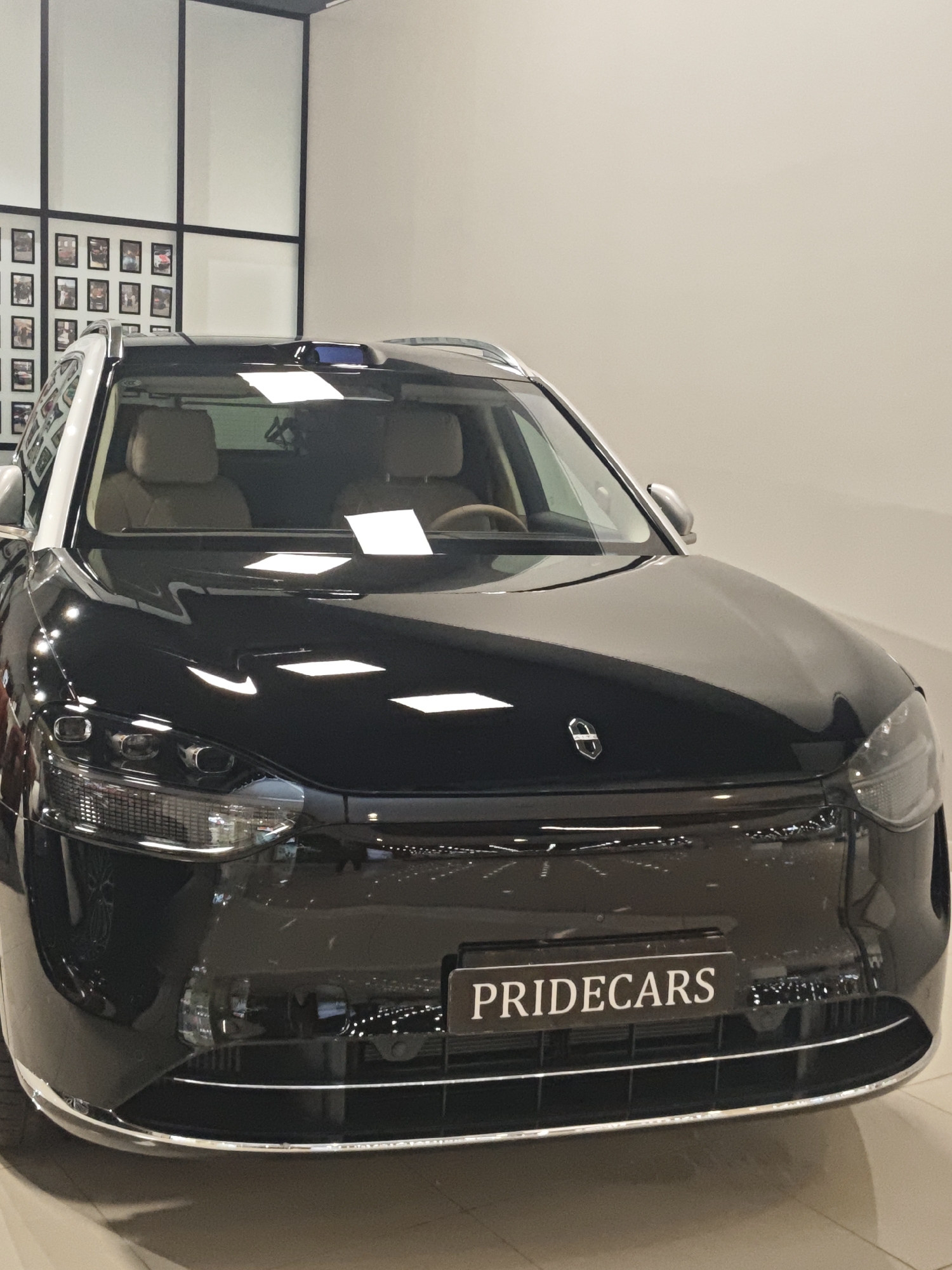 Inside a Moscow mall: cars, art, and an indoor fountain