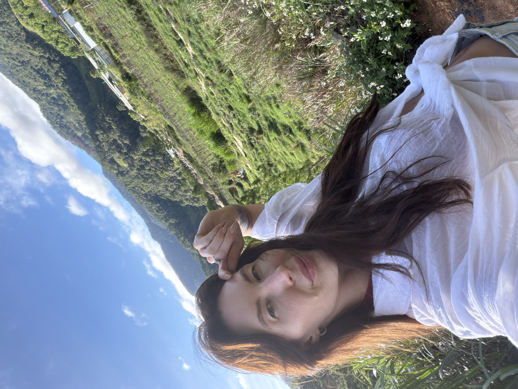 Woman documents scenic Vietnamese countryside in early morning photos