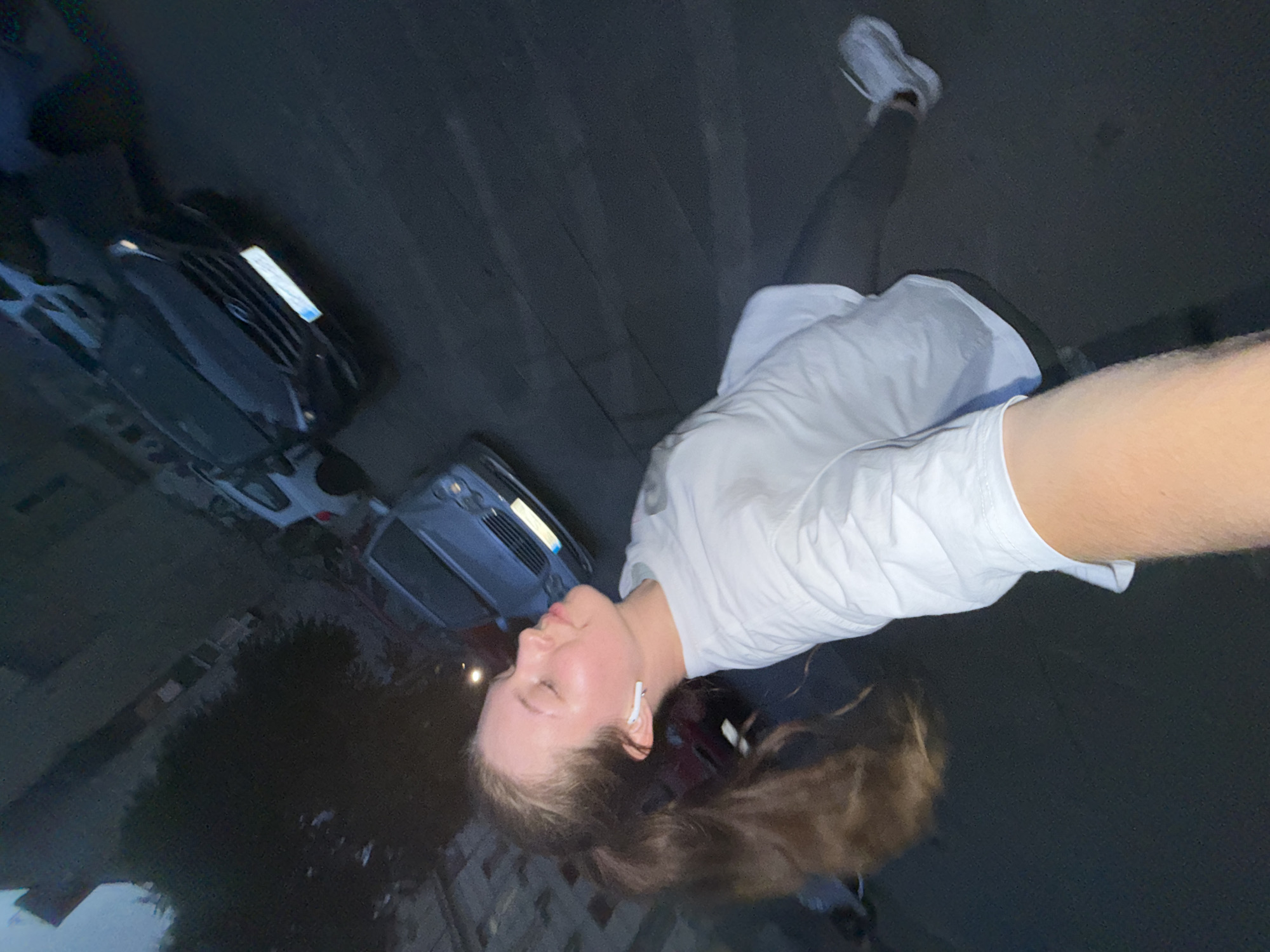 Woman jogs through Belgrade streets, documents journey with selfies