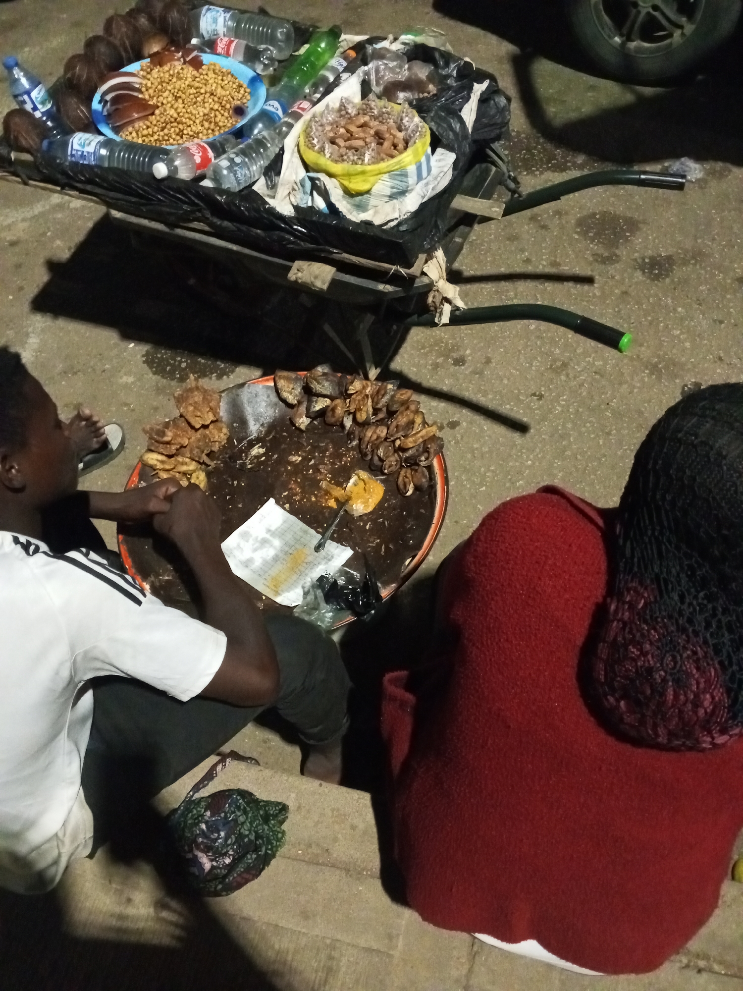 Evening street vendors sell fruits and goods in Bukuru