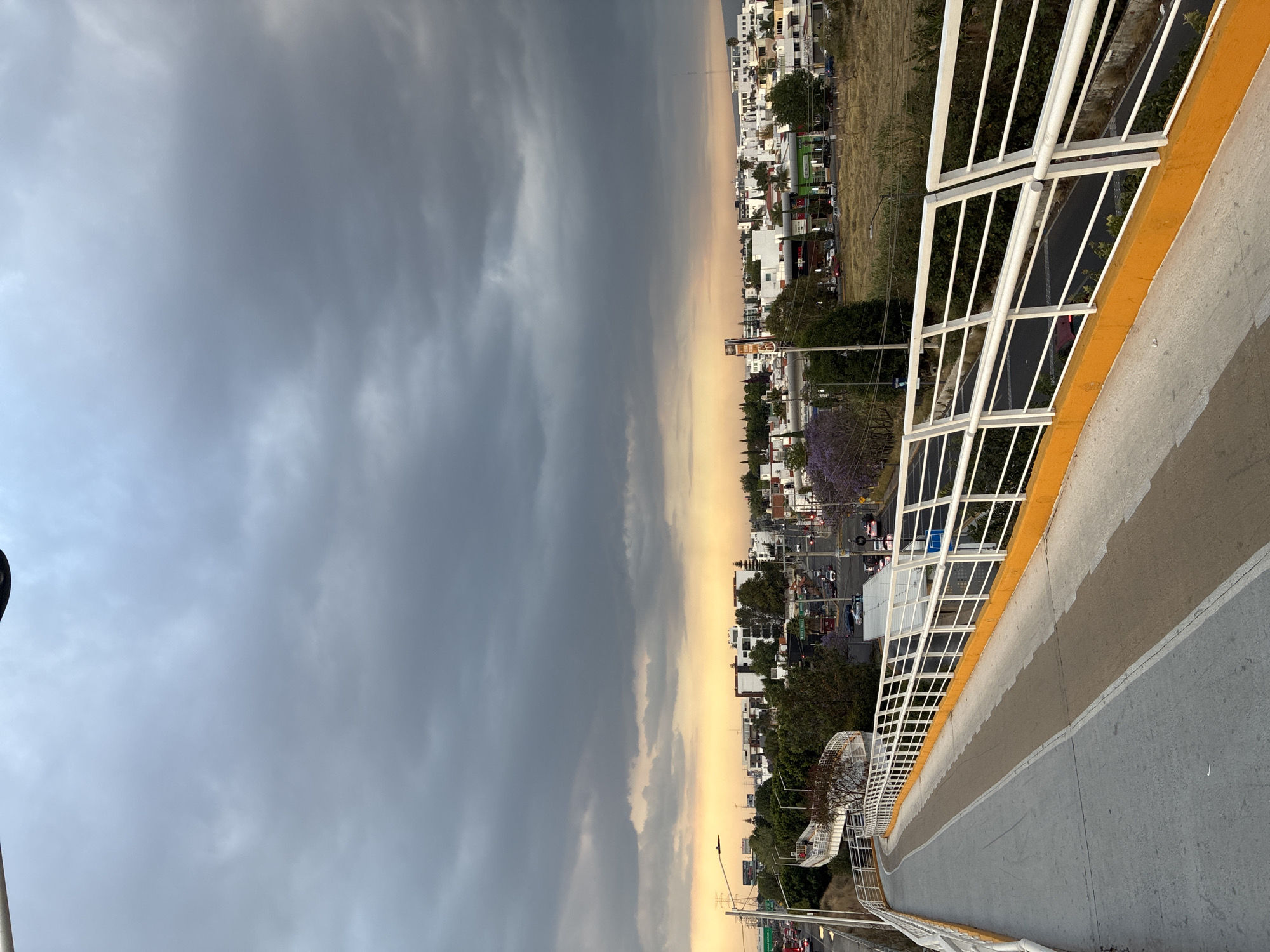 Street scene captured from pedestrian overpass in San Andrés Cholula