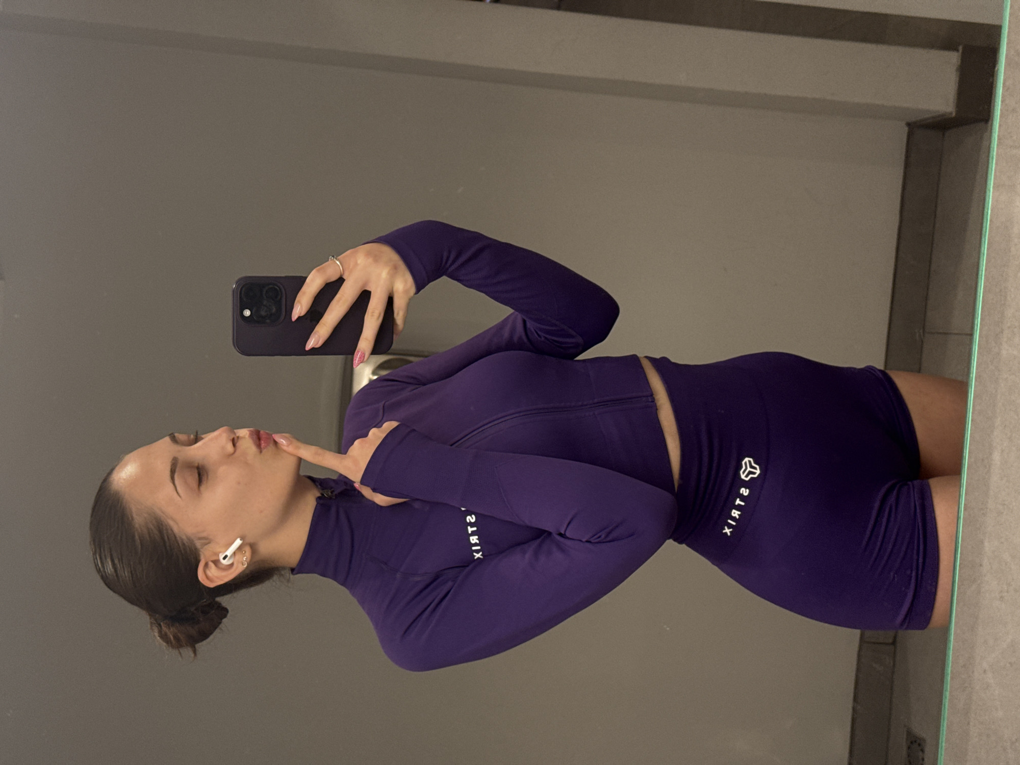 Mirror selfies in a Sofia gym locker room, purple athletic set