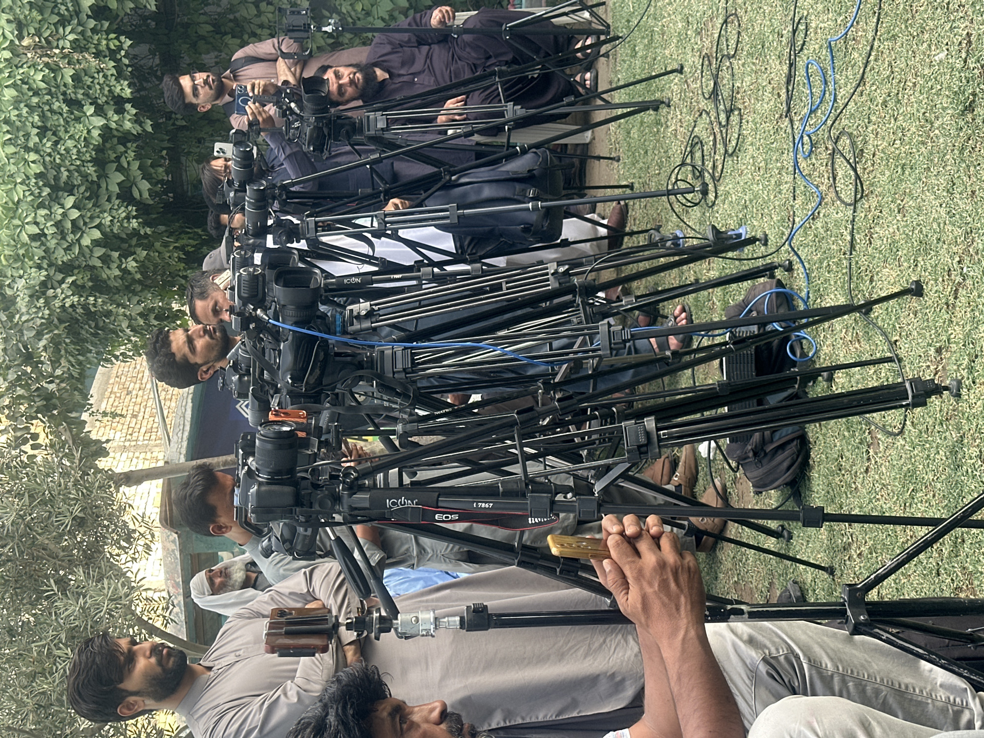Outdoor press conference draws media crews in Quetta