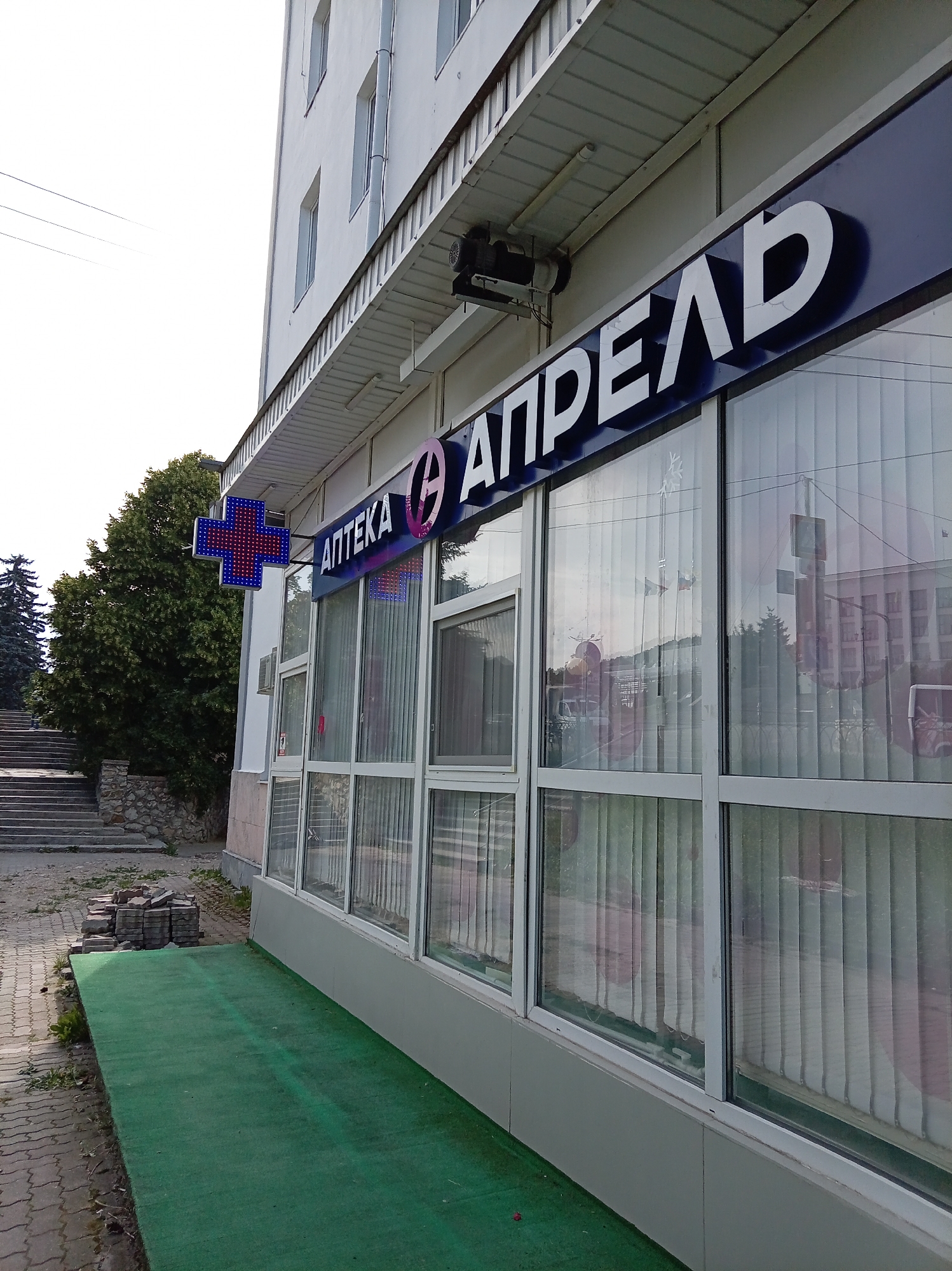 Inside and outside a Zheleznovodsk spa on a summer morning