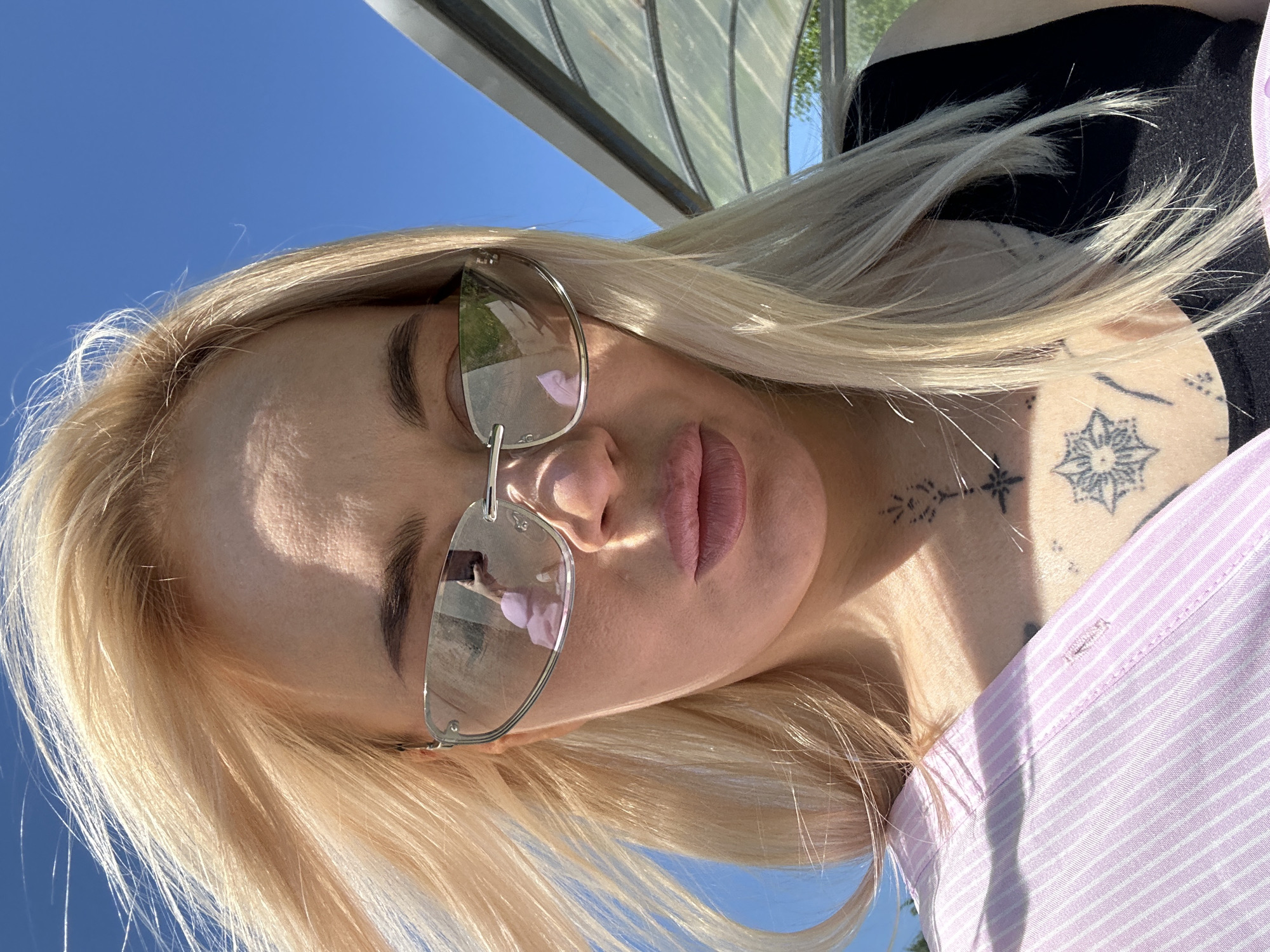 Blonde Woman Documents Morning Selfie Session Over 40 Minutes