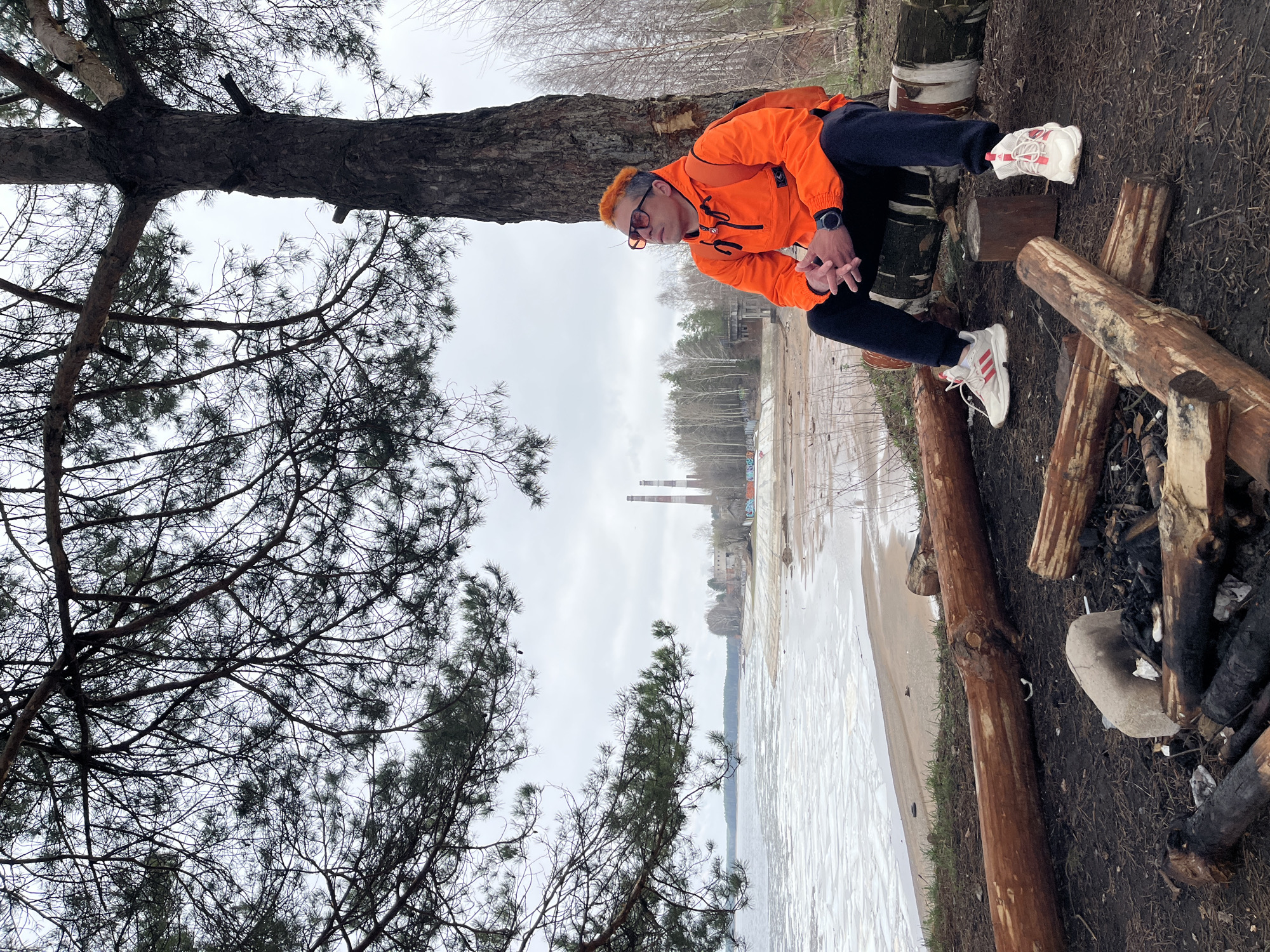 Spring morning gathering at icy Chaikovsky waterfront draws visitors