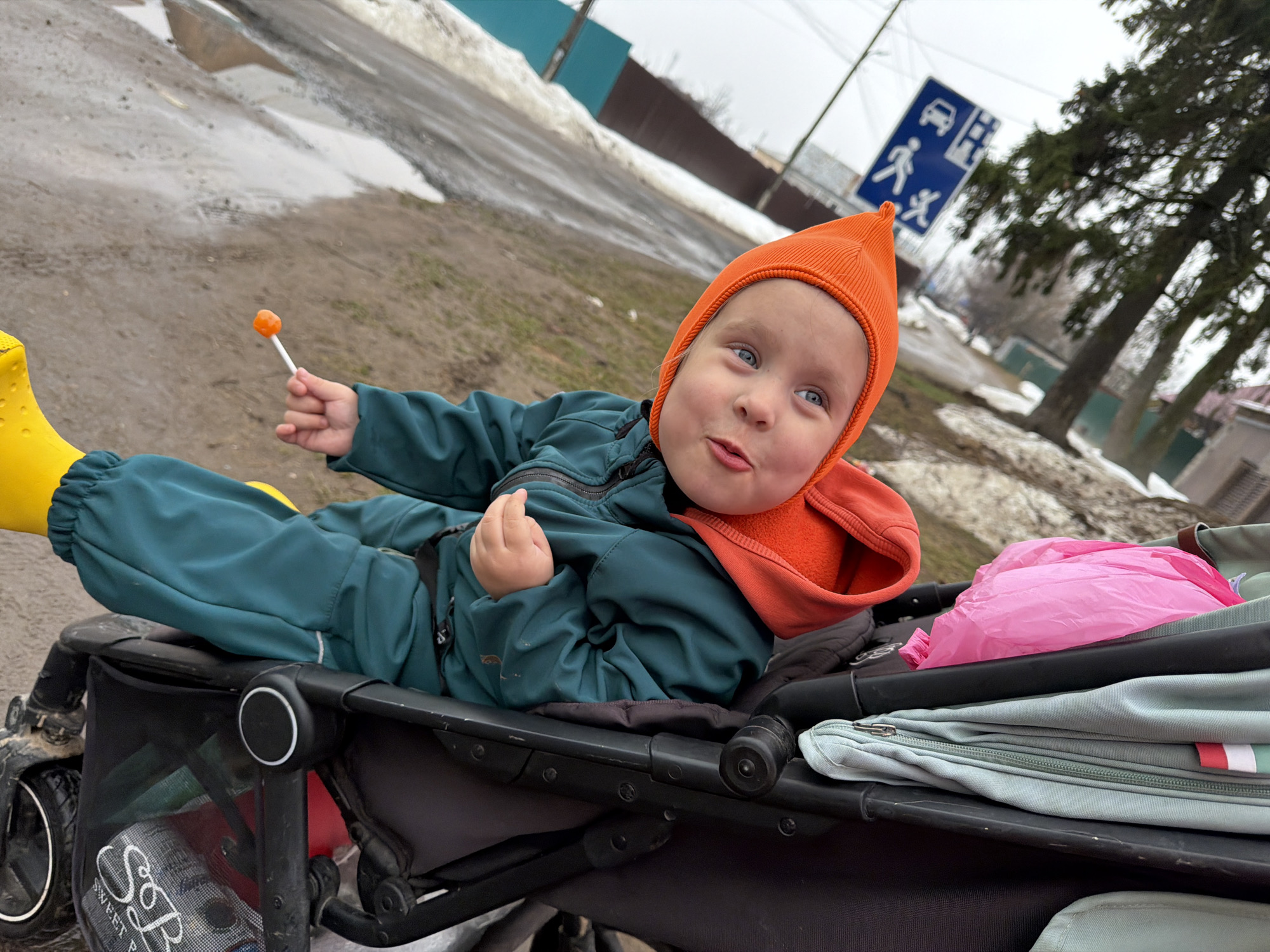 Daily life moments captured across Chaikovsky, Russia afternoon