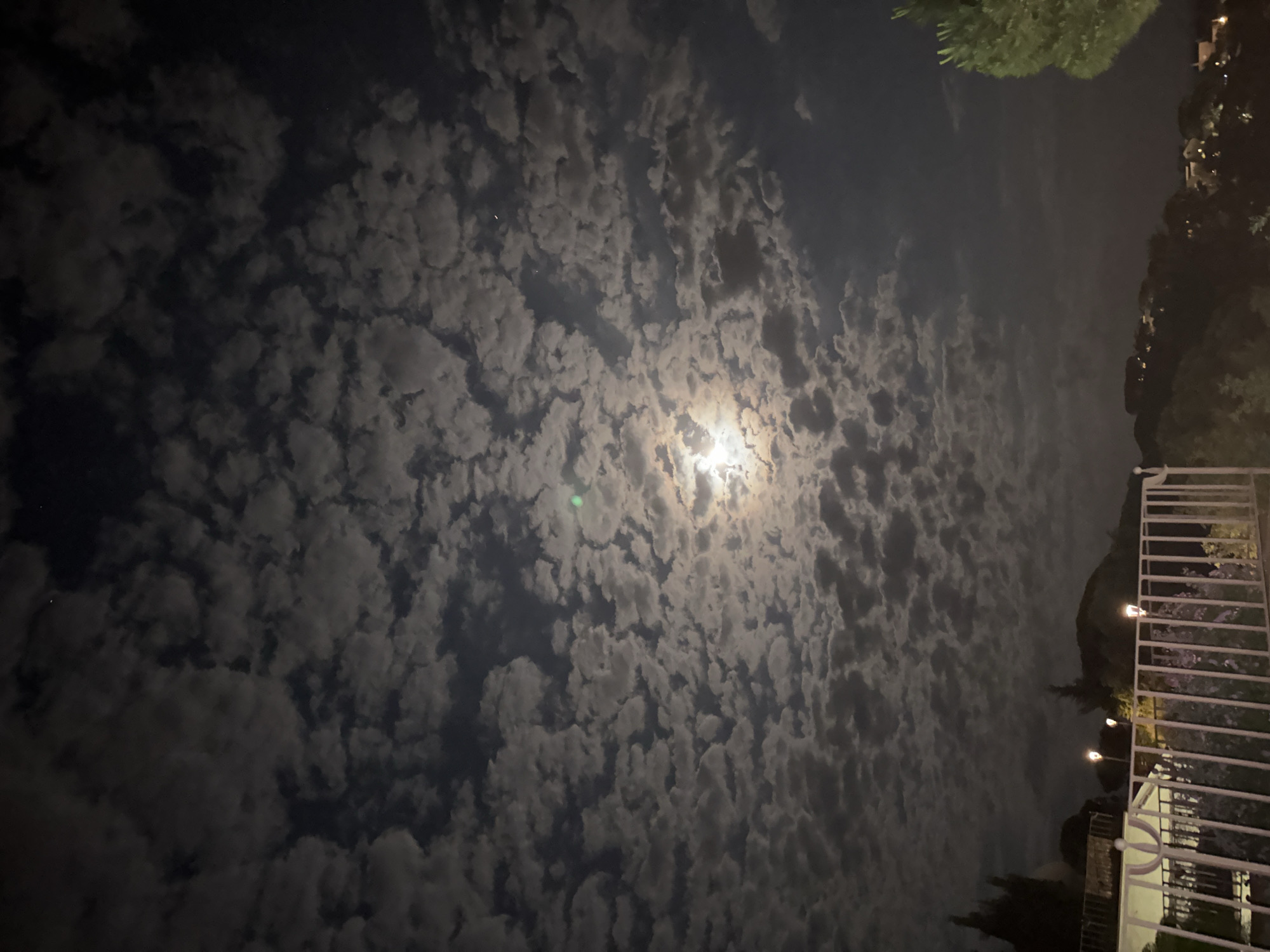 Cloudy moonlit night observed in Sant Feliu de Guíxols