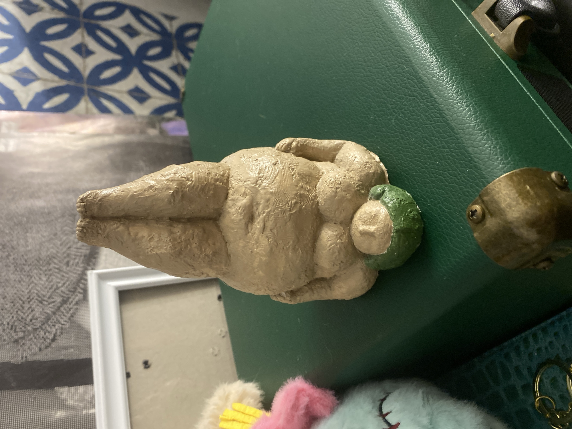 Eclectic decorative objects and artisan goods in Moscow
