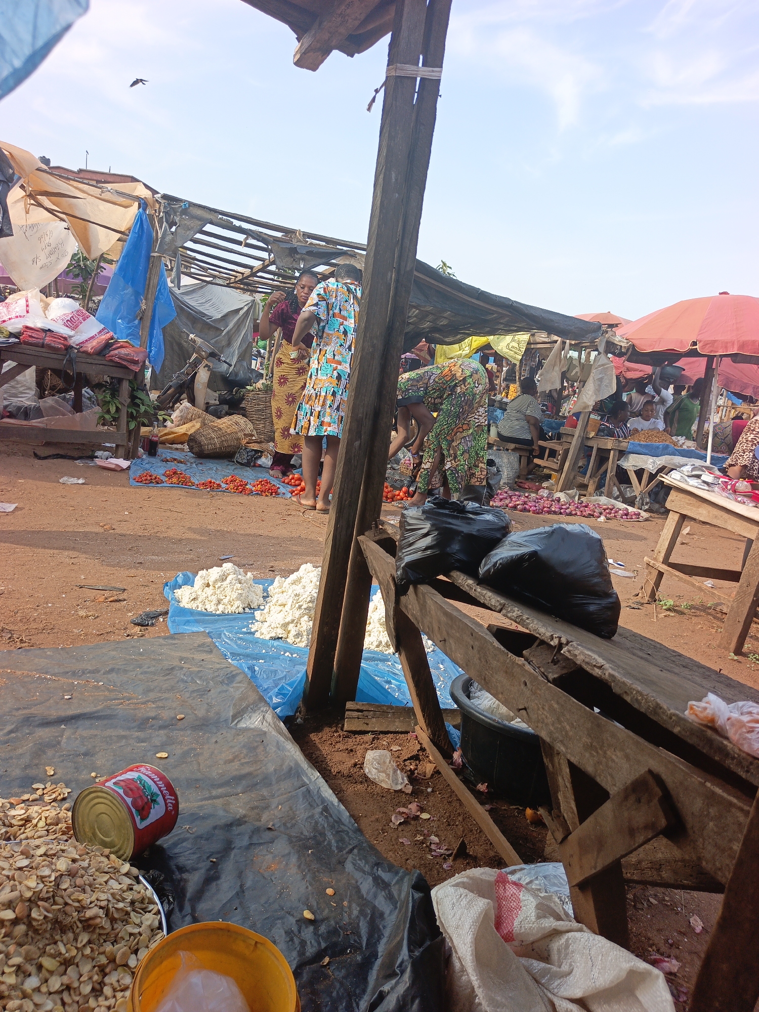 Busy outdoor market operates normally in Obolo, Nigeria
