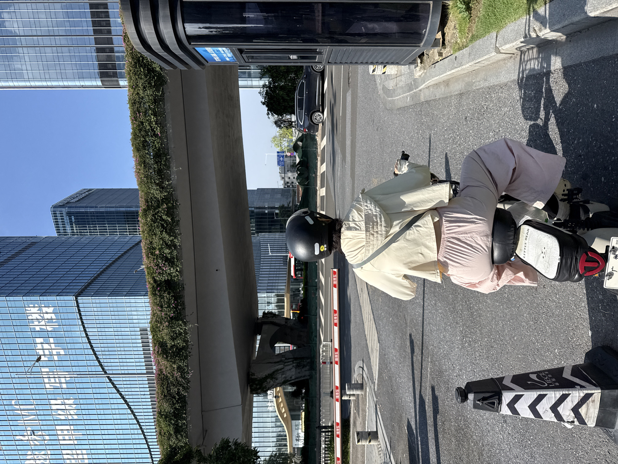 Ordinary street life documented across Guangzhou districts