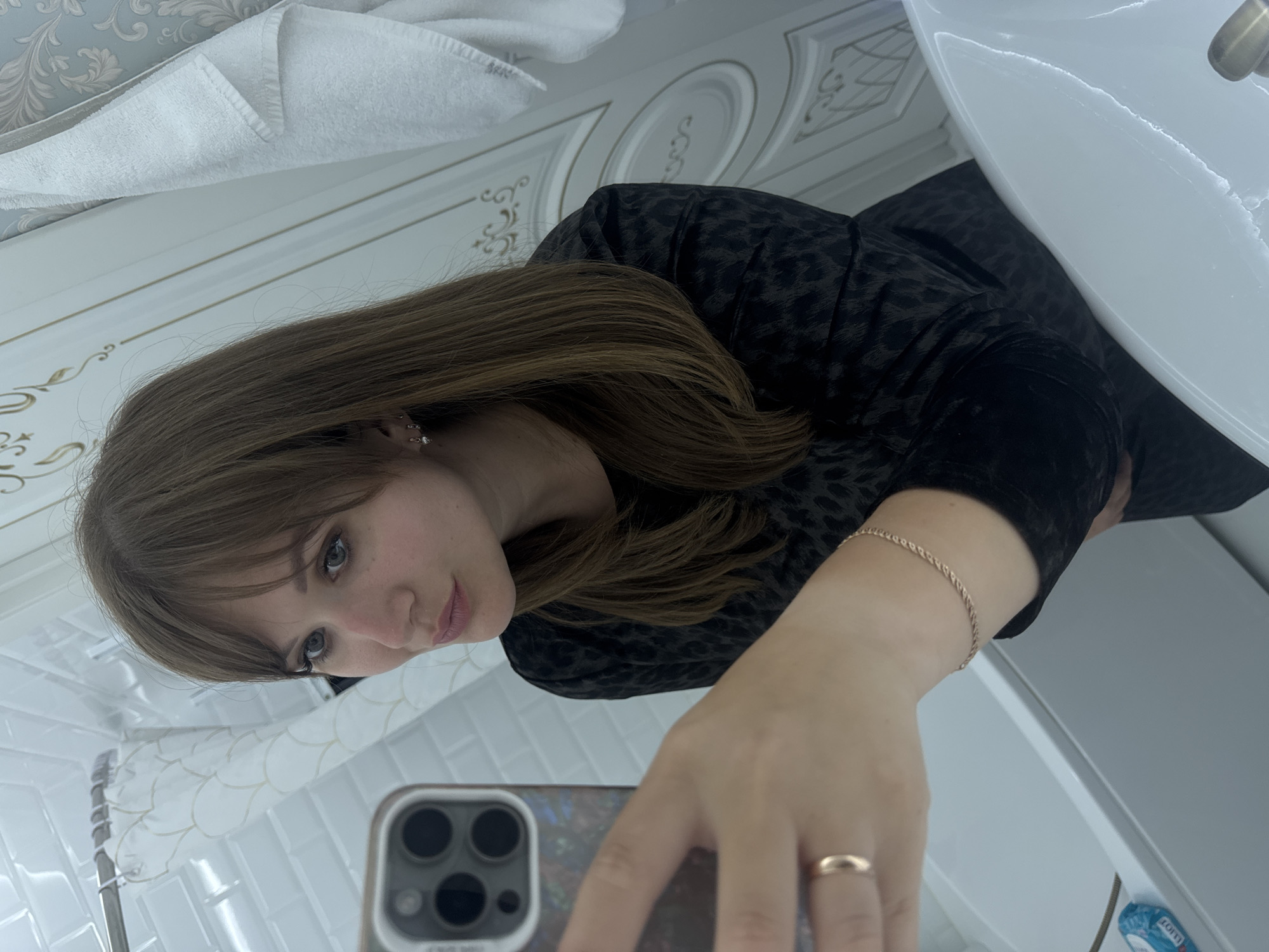Evening indoor moments captured in Volgograd: selfie and cityscape