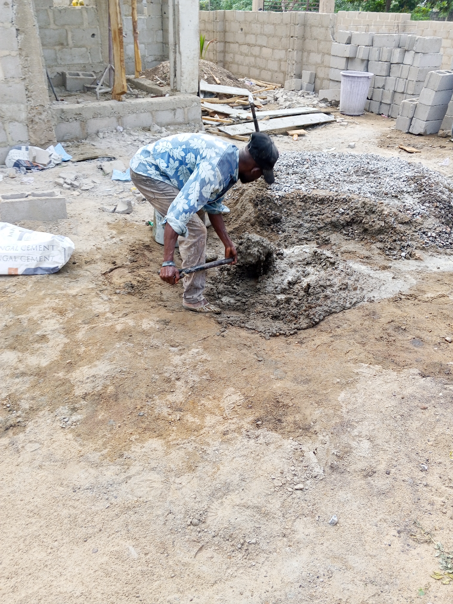 Construction work and daily life observed in Zango-ndaji