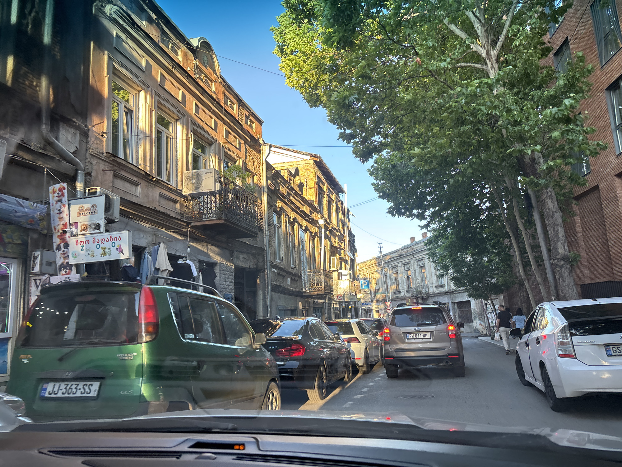 Afternoon drive through Tbilisi's streets and Old Town