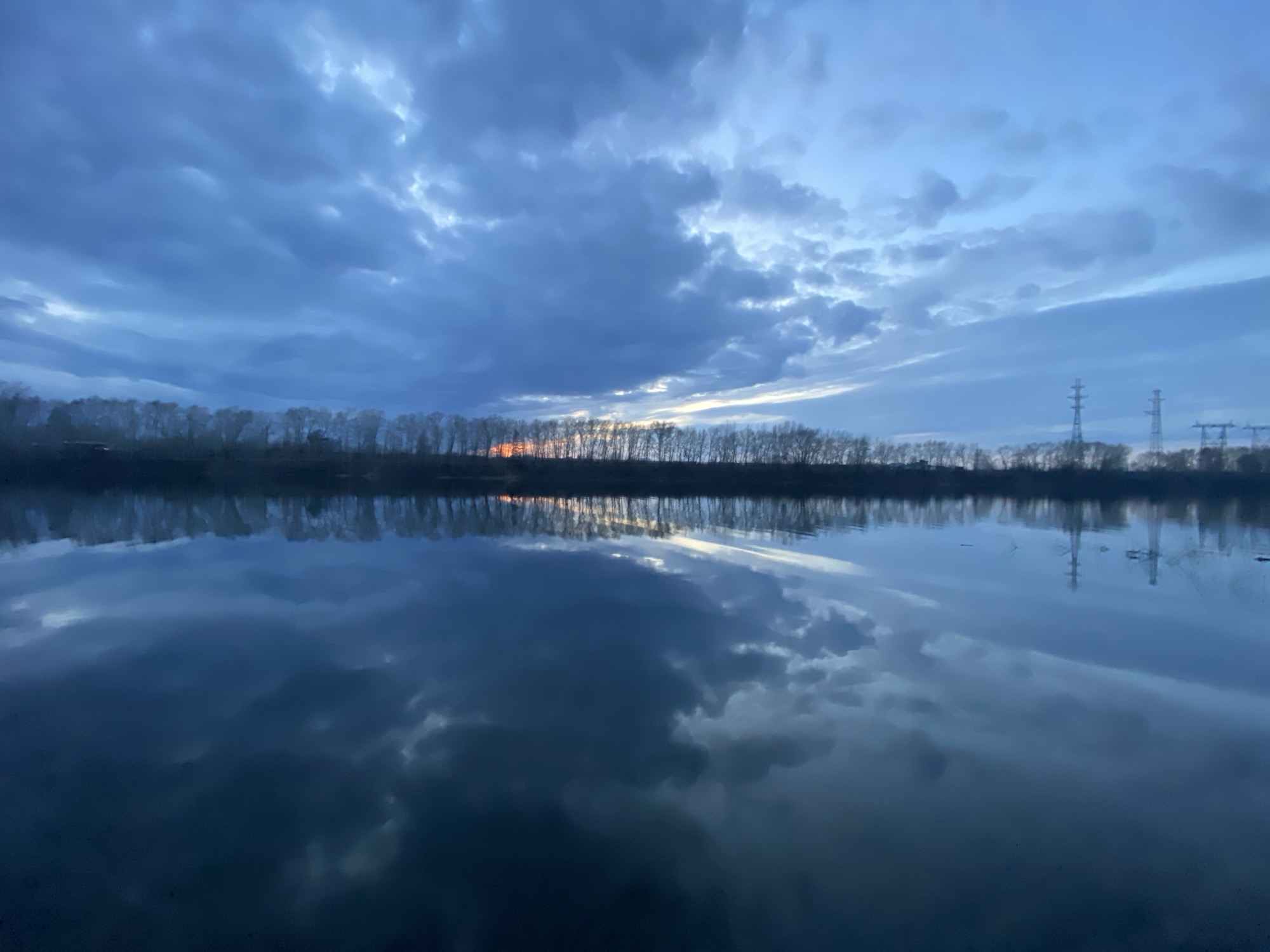Twilight riverside scenes and sauna moments captured in Chaikovsky, Russia