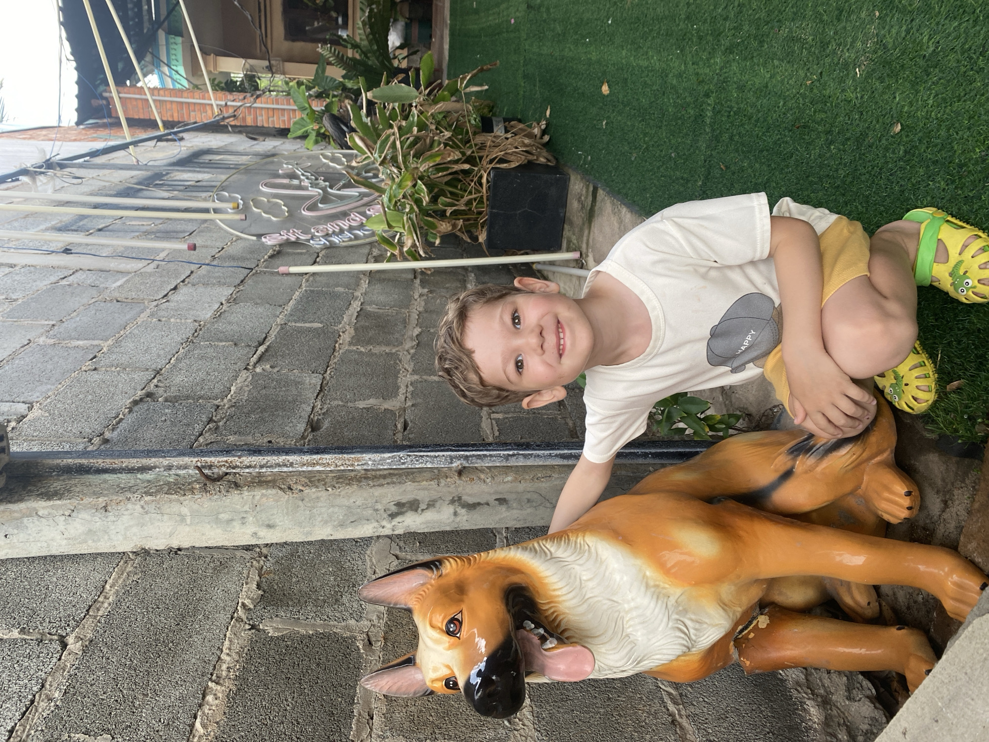 Children play with dog statue in Vietnamese coastal ward