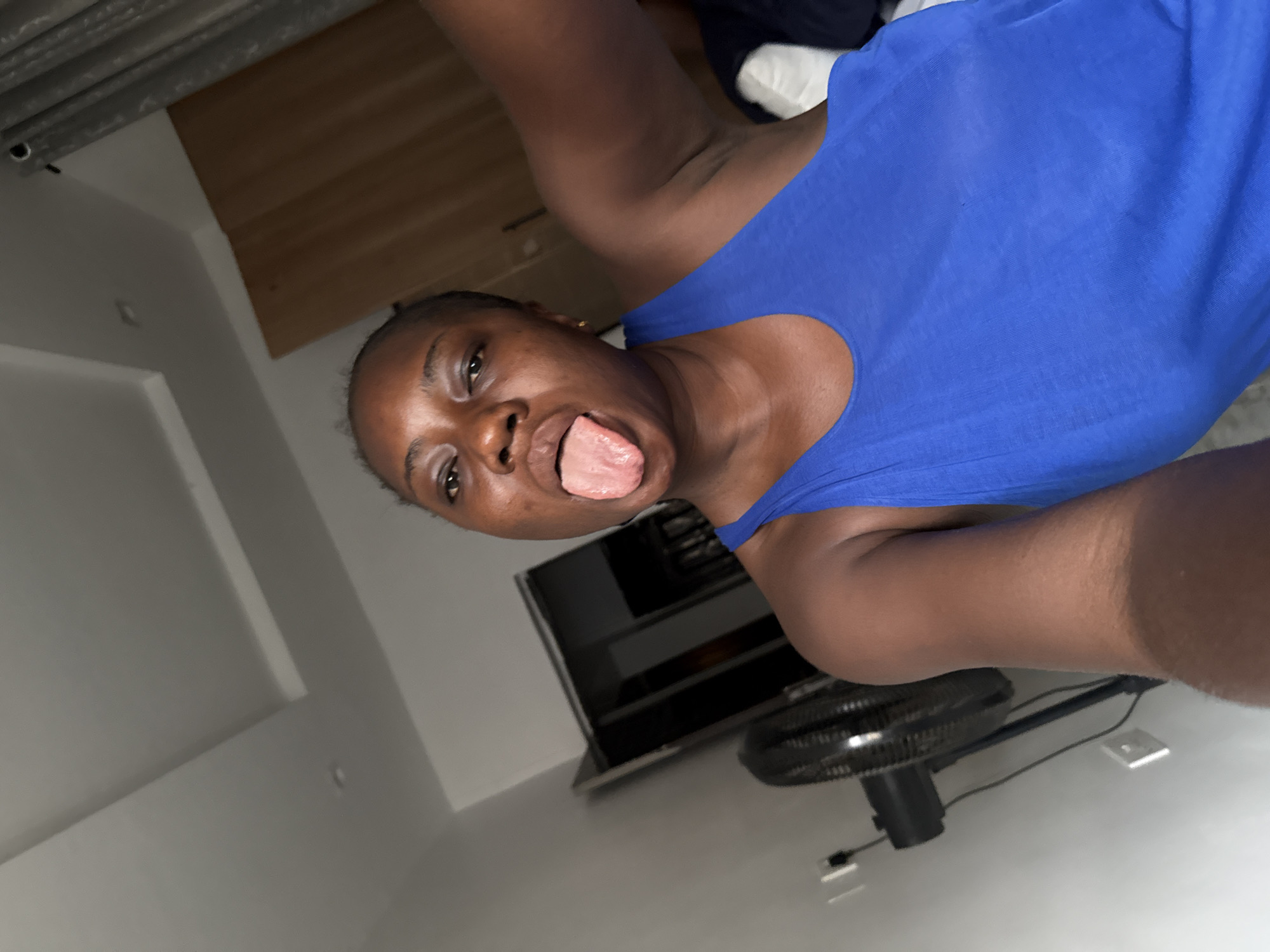 Nigerian woman documents morning routine in extended selfie session