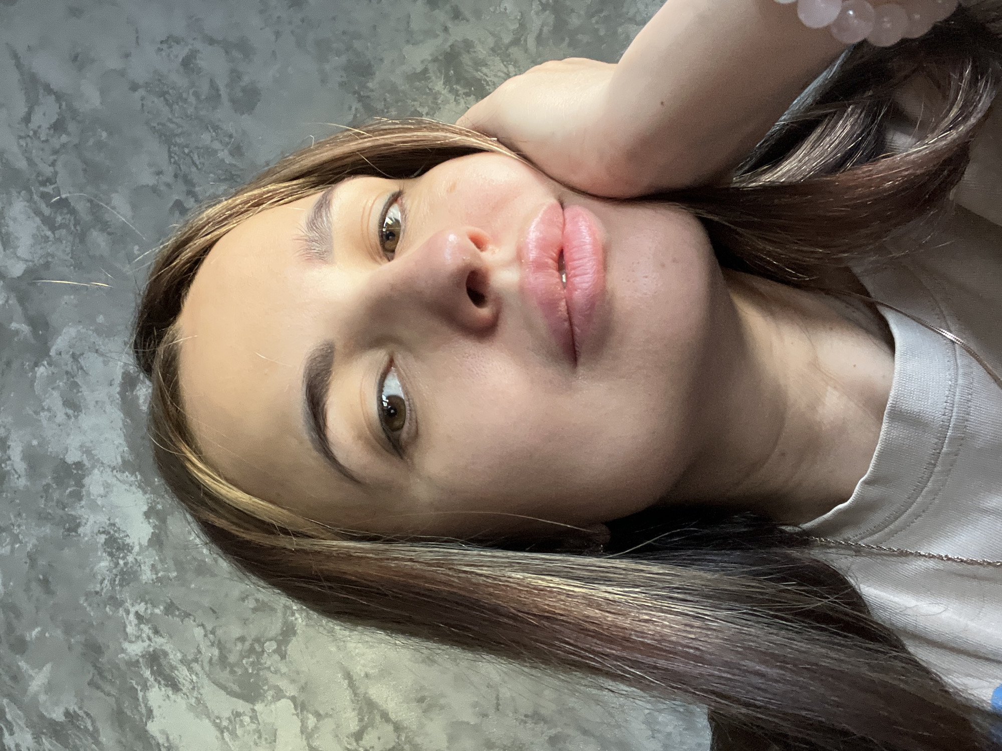 Woman takes series of selfies during four-minute session