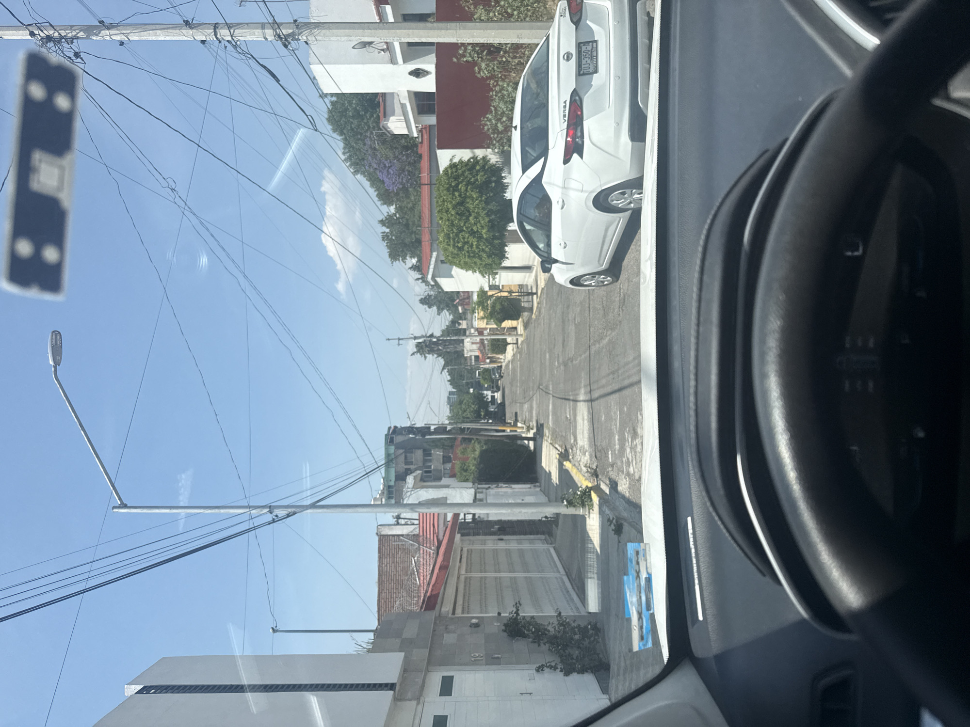 Driver travels through Puebla streets listening to music