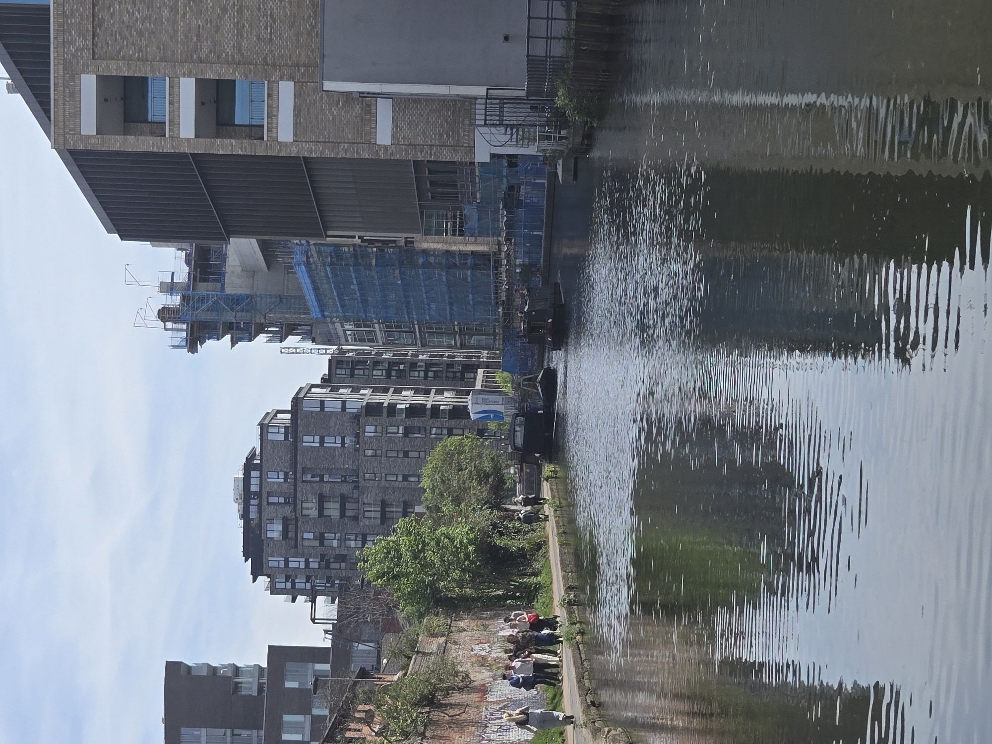 Witness documents afternoon stroll along London's Regent's Canal