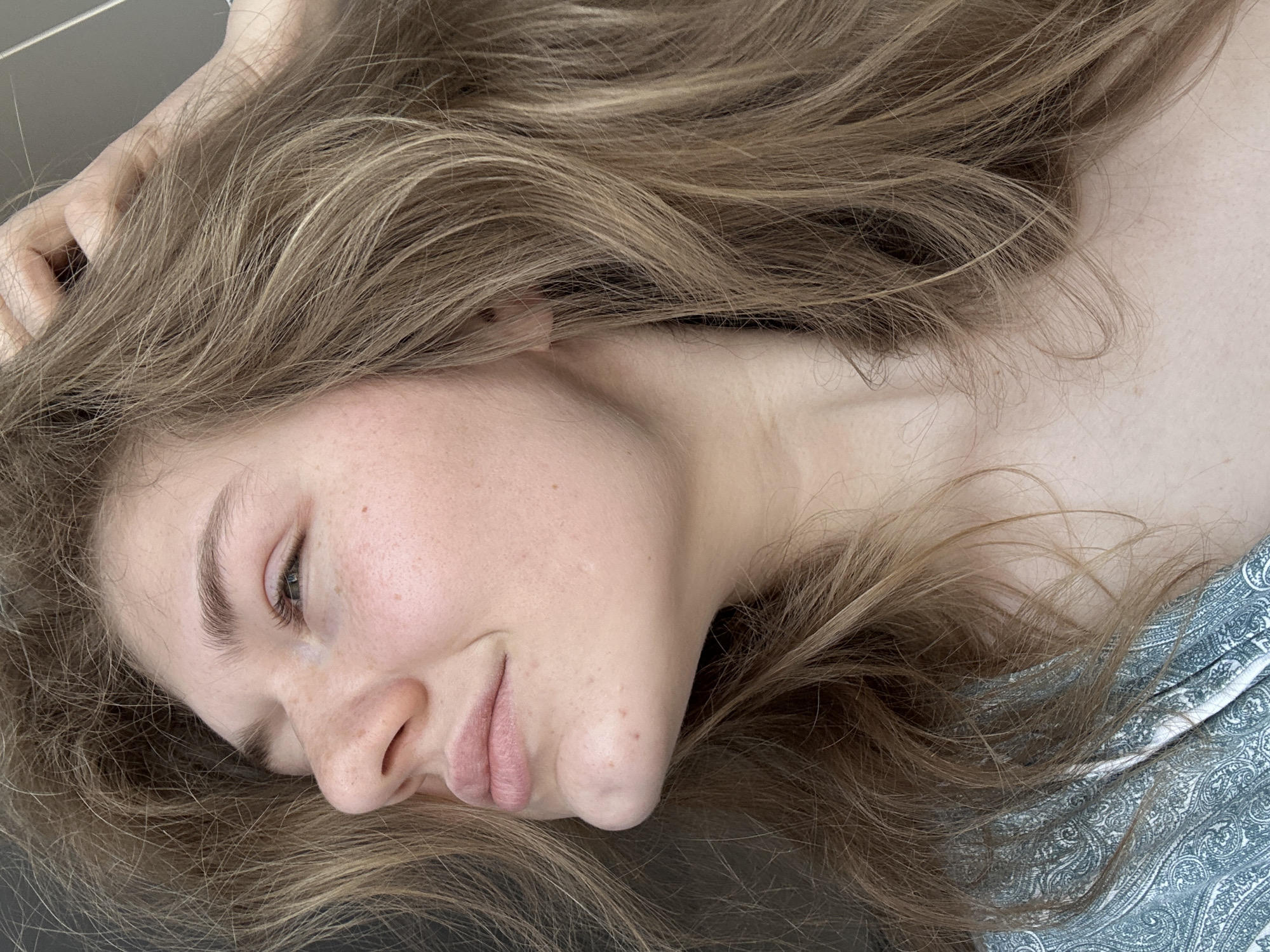 Woman observed resting in Kazan, Russia early morning
