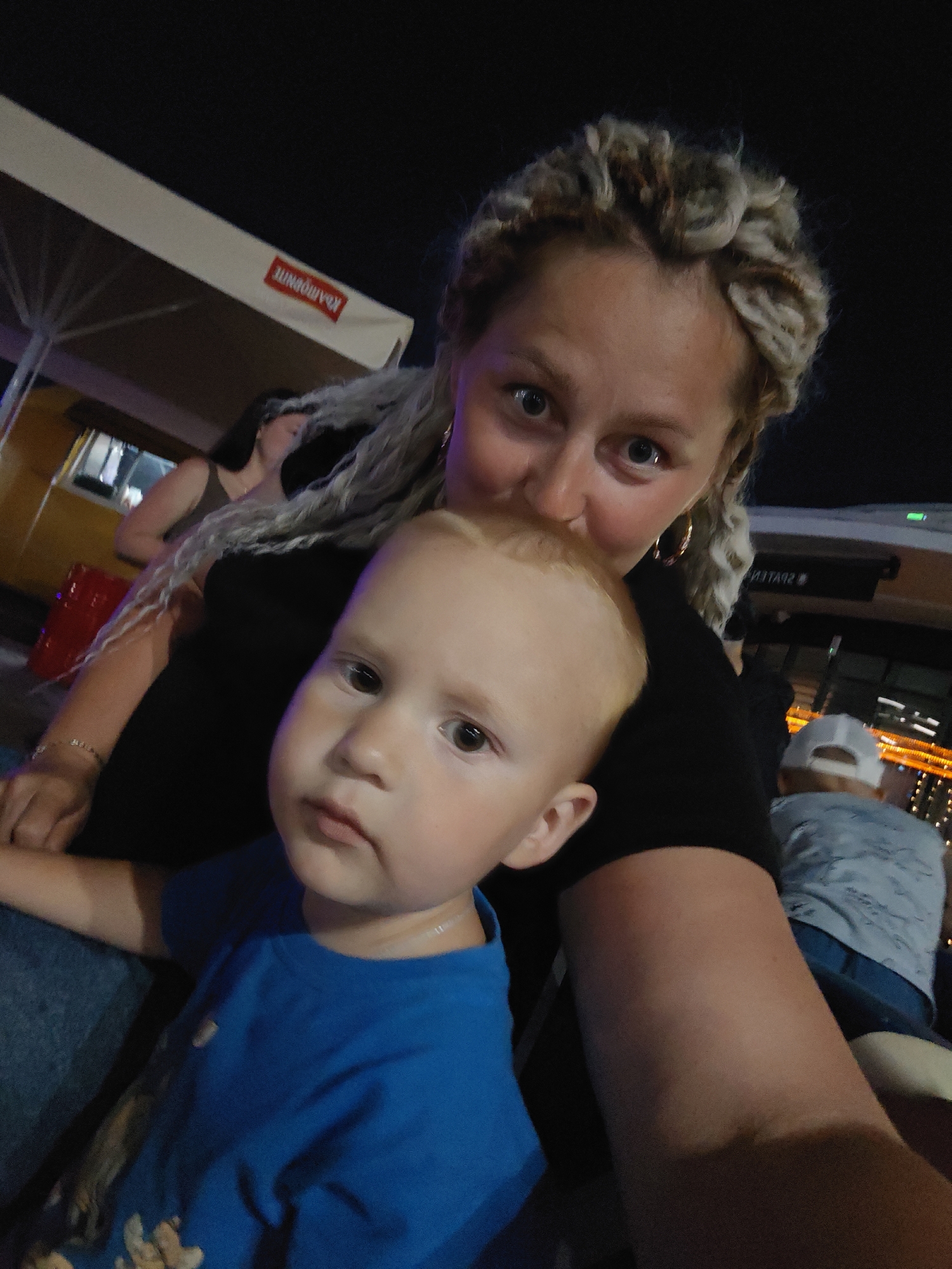 Sochi evening: café stop, family moments, outdoor festival.