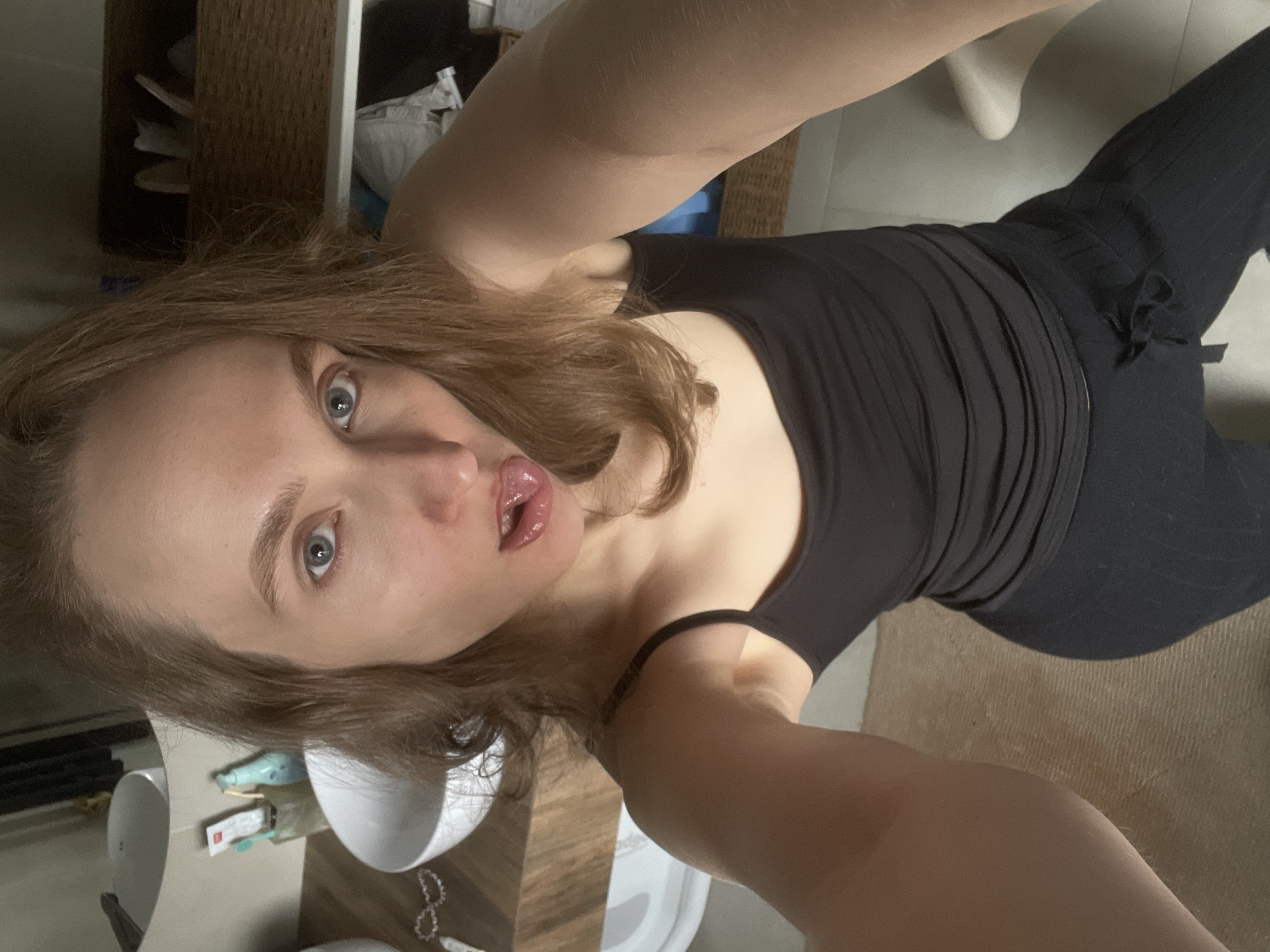 Woman takes rotated selfie in Podshivalovo, Russia