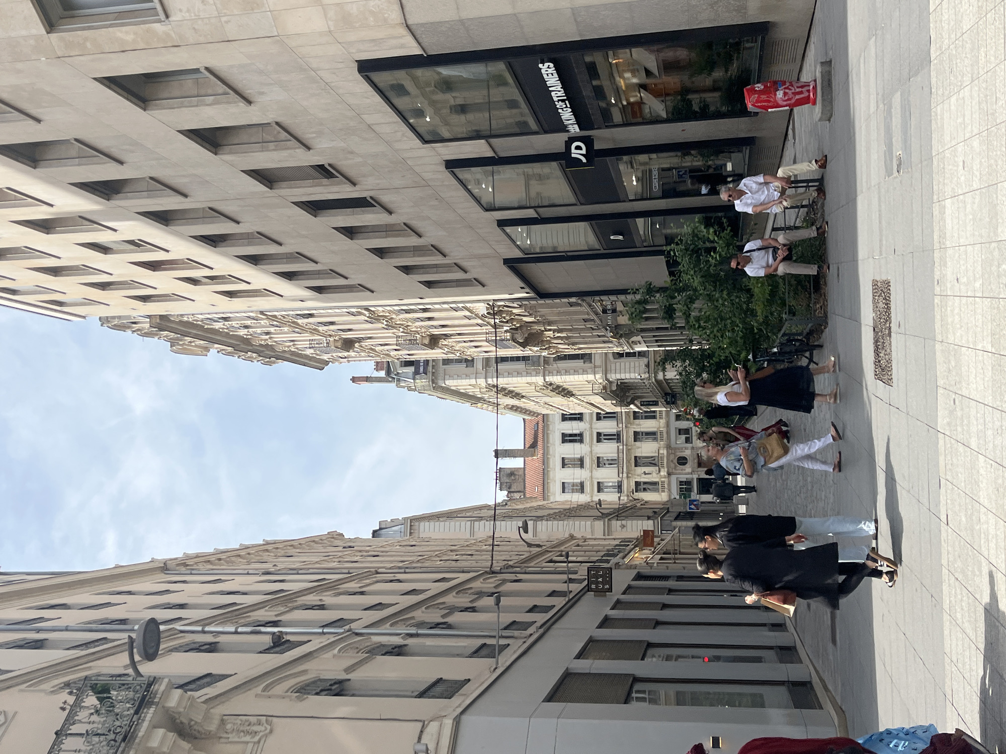 Daytime street scenes documented across Lyon city center