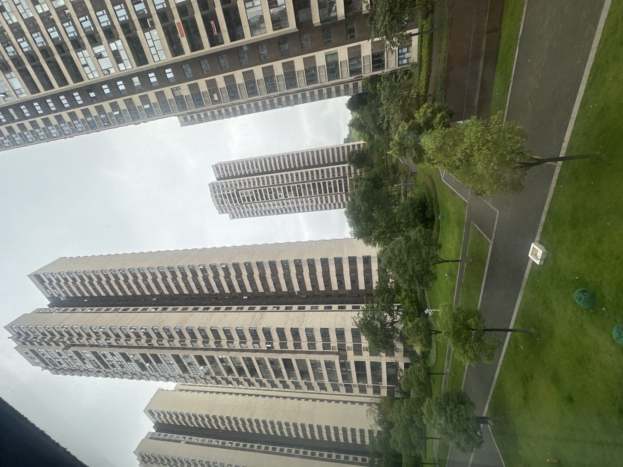 Morning scenes captured in Chongqing residential complex