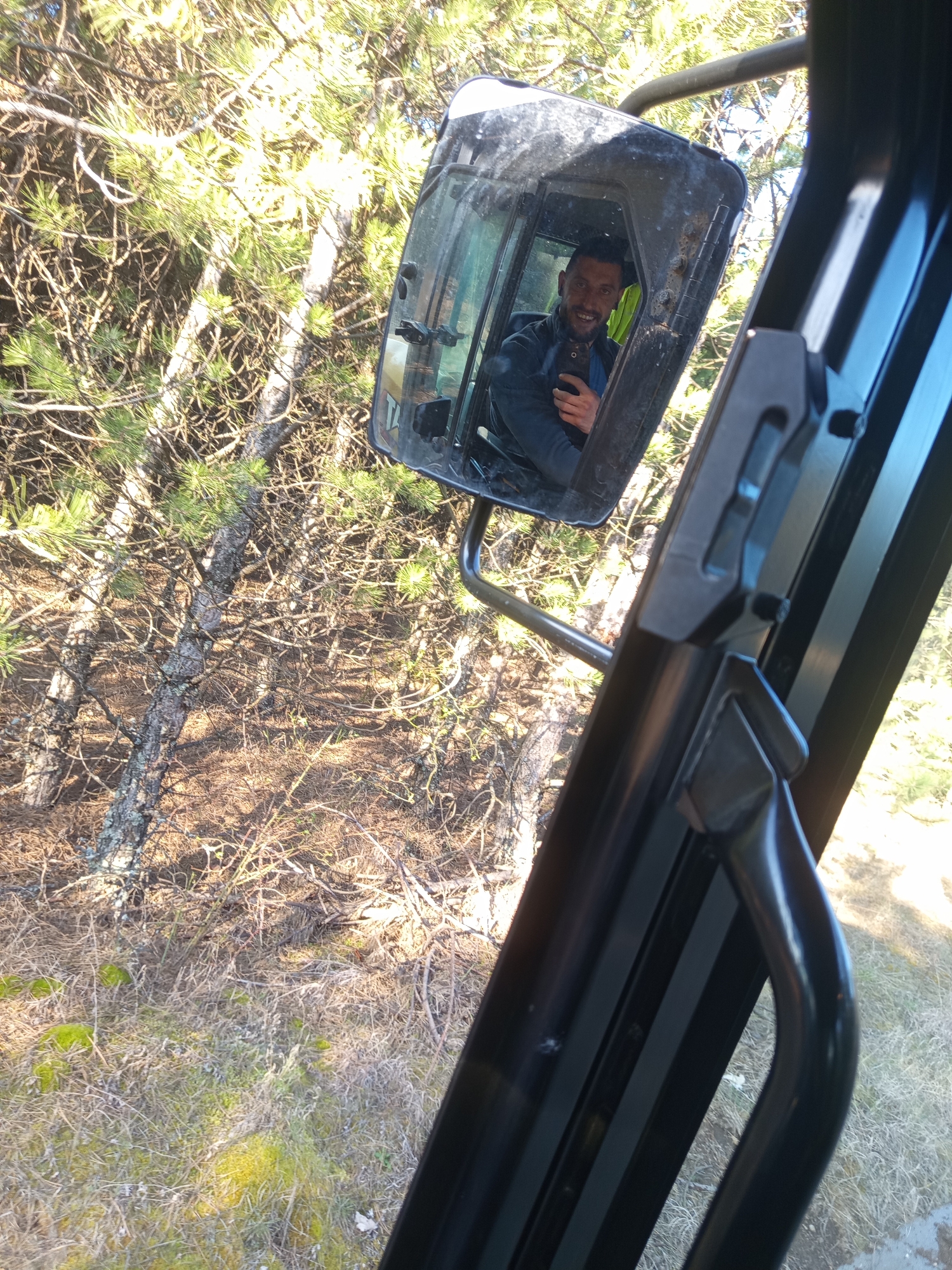 Man spotted using phone in vehicle cab in Stefanovo