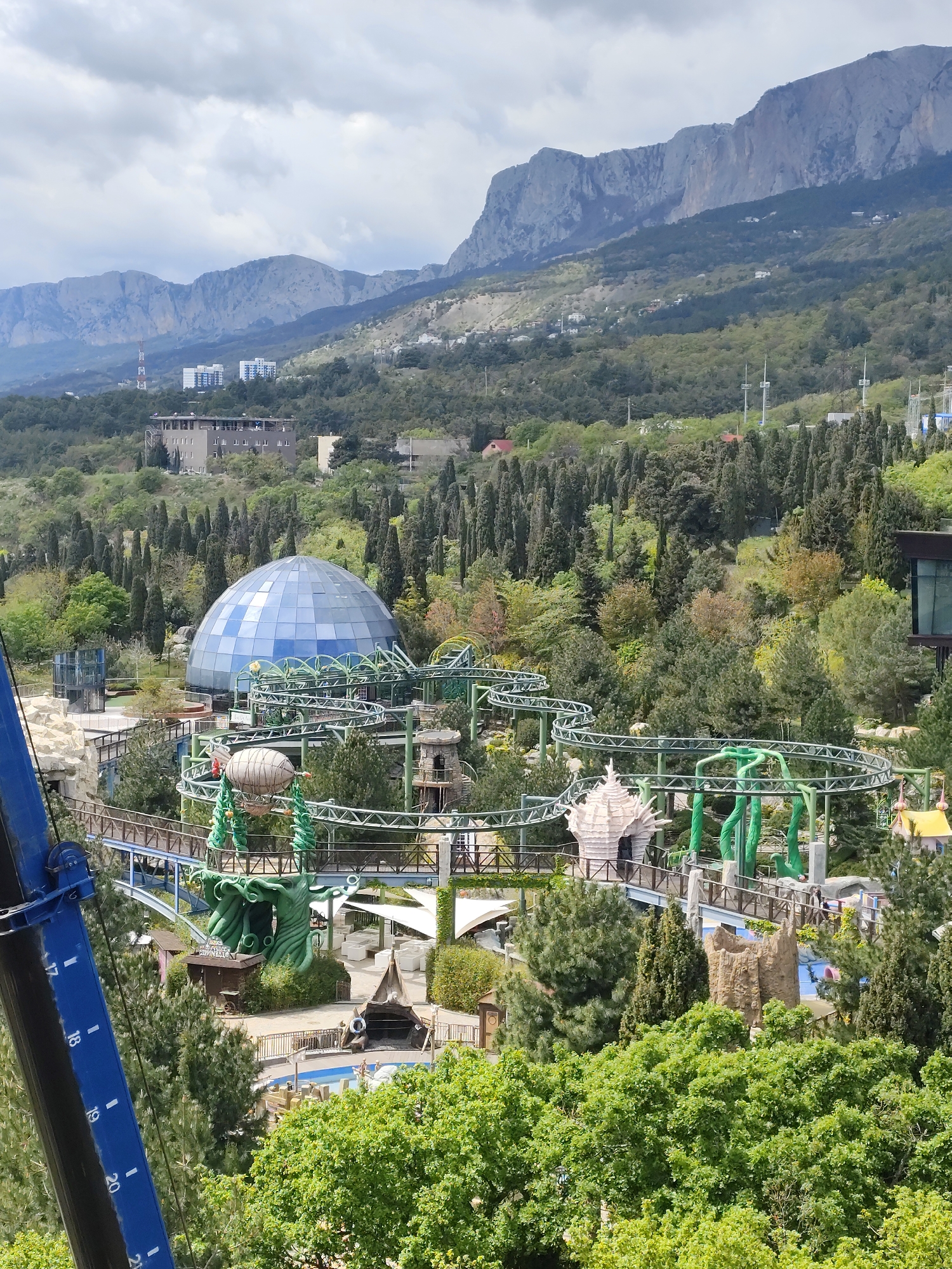 Recreational venues observed including park rollercoaster, mountains, miniature golf