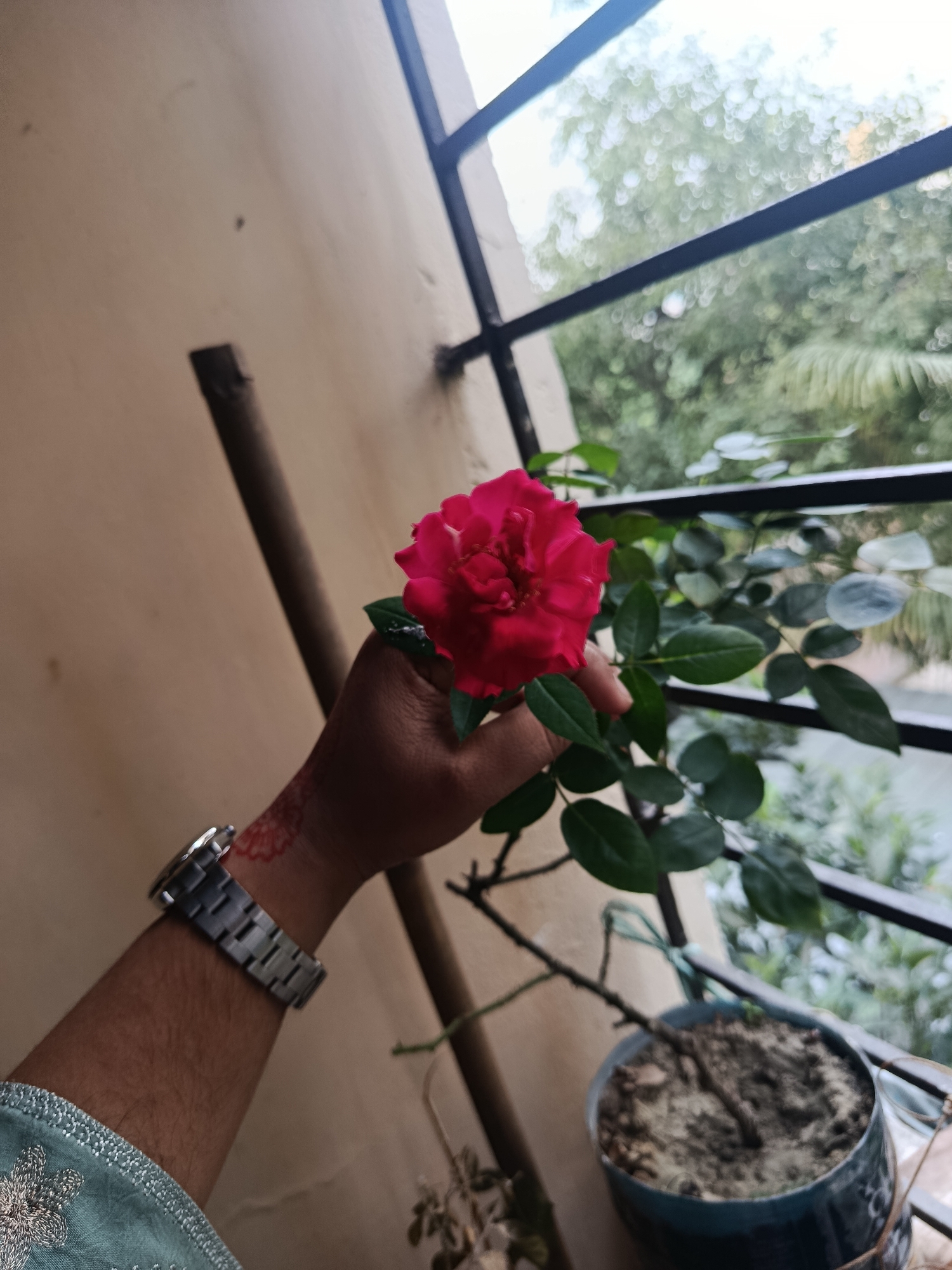 Late night moments captured across Dhaka neighborhoods