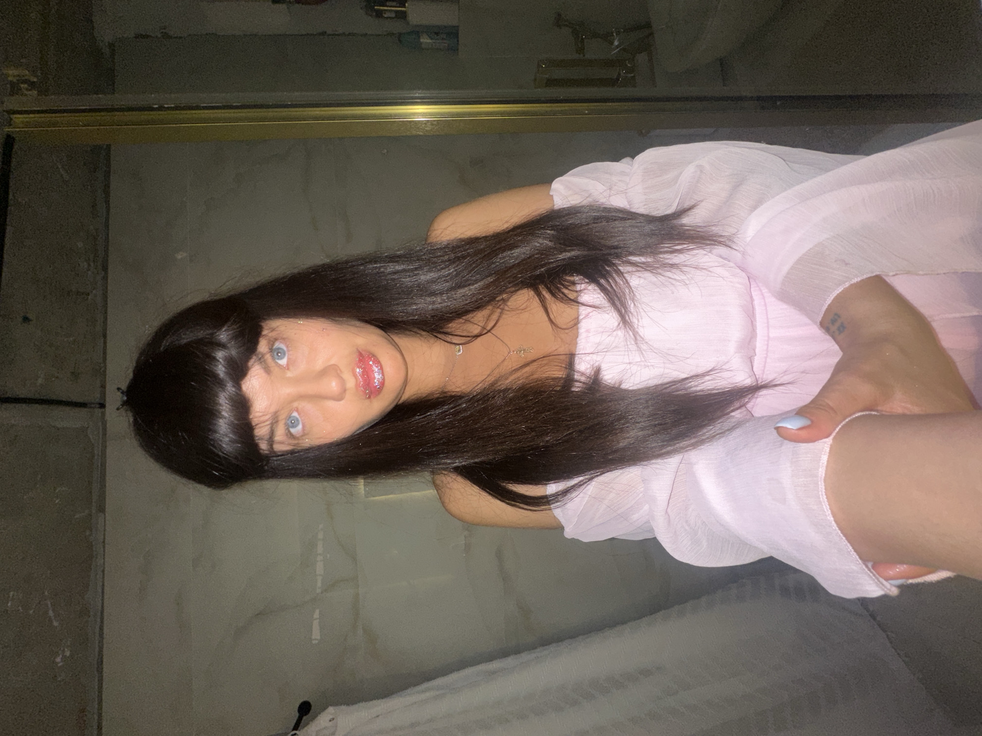 Unidentified individual with striking blue eyes spotted in Moscow