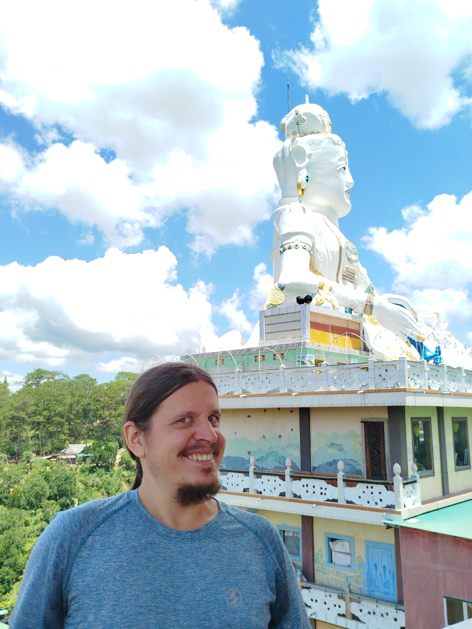 Tourist explores Da Lat religious sites and scenic views