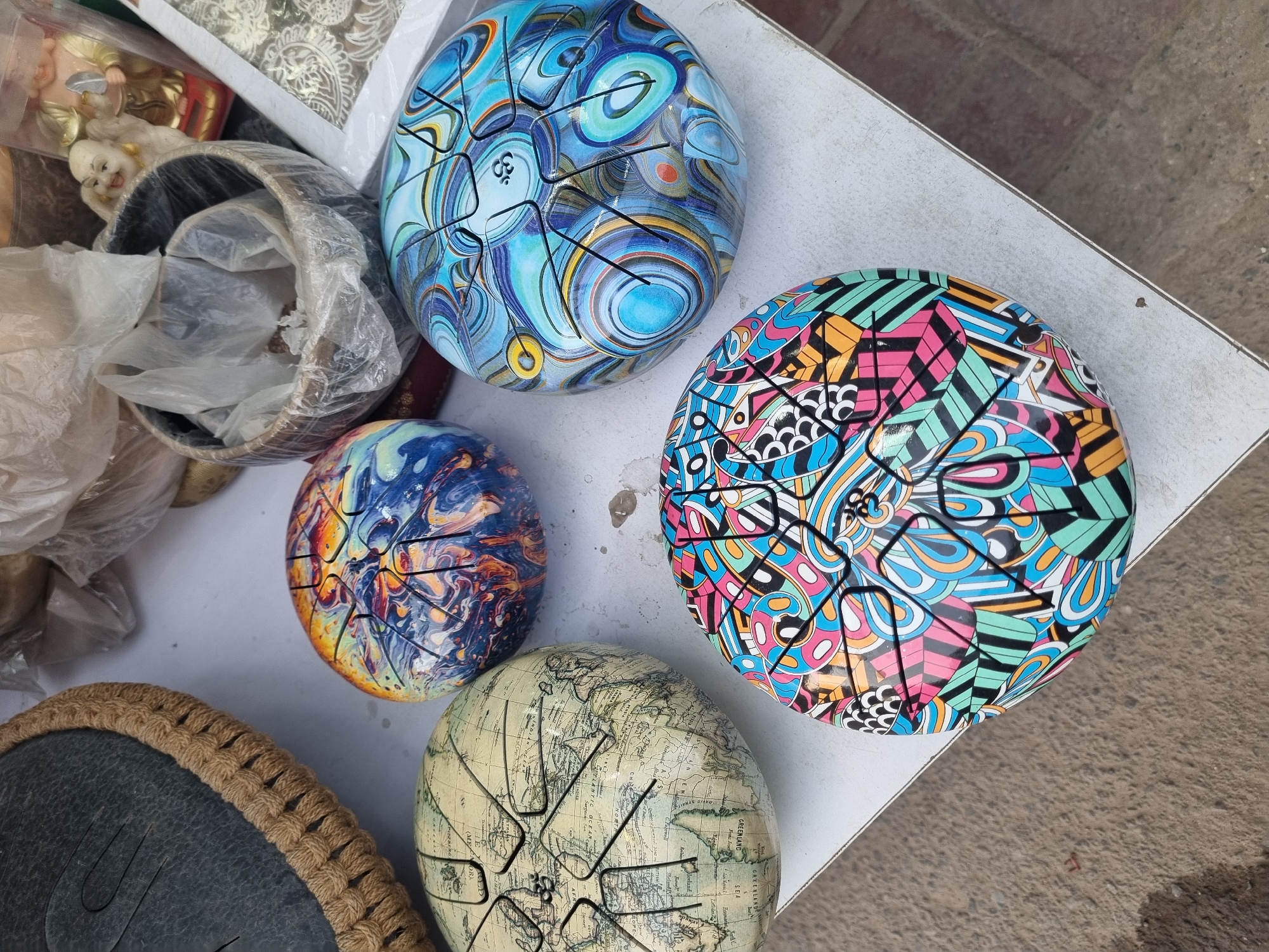 Delhi handicrafts market scenes documented during midday shopping period