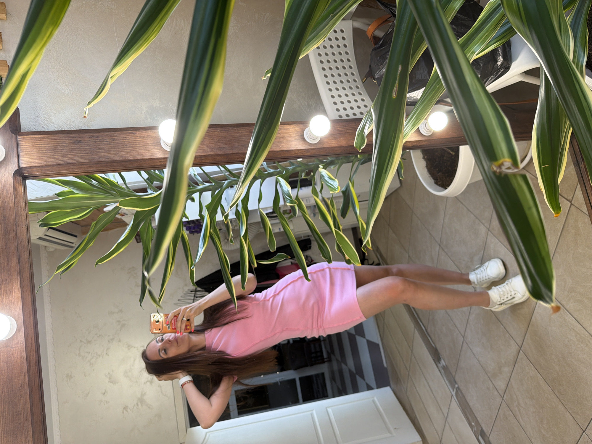 Woman documents hair salon visit with selfies in Birobidzhan