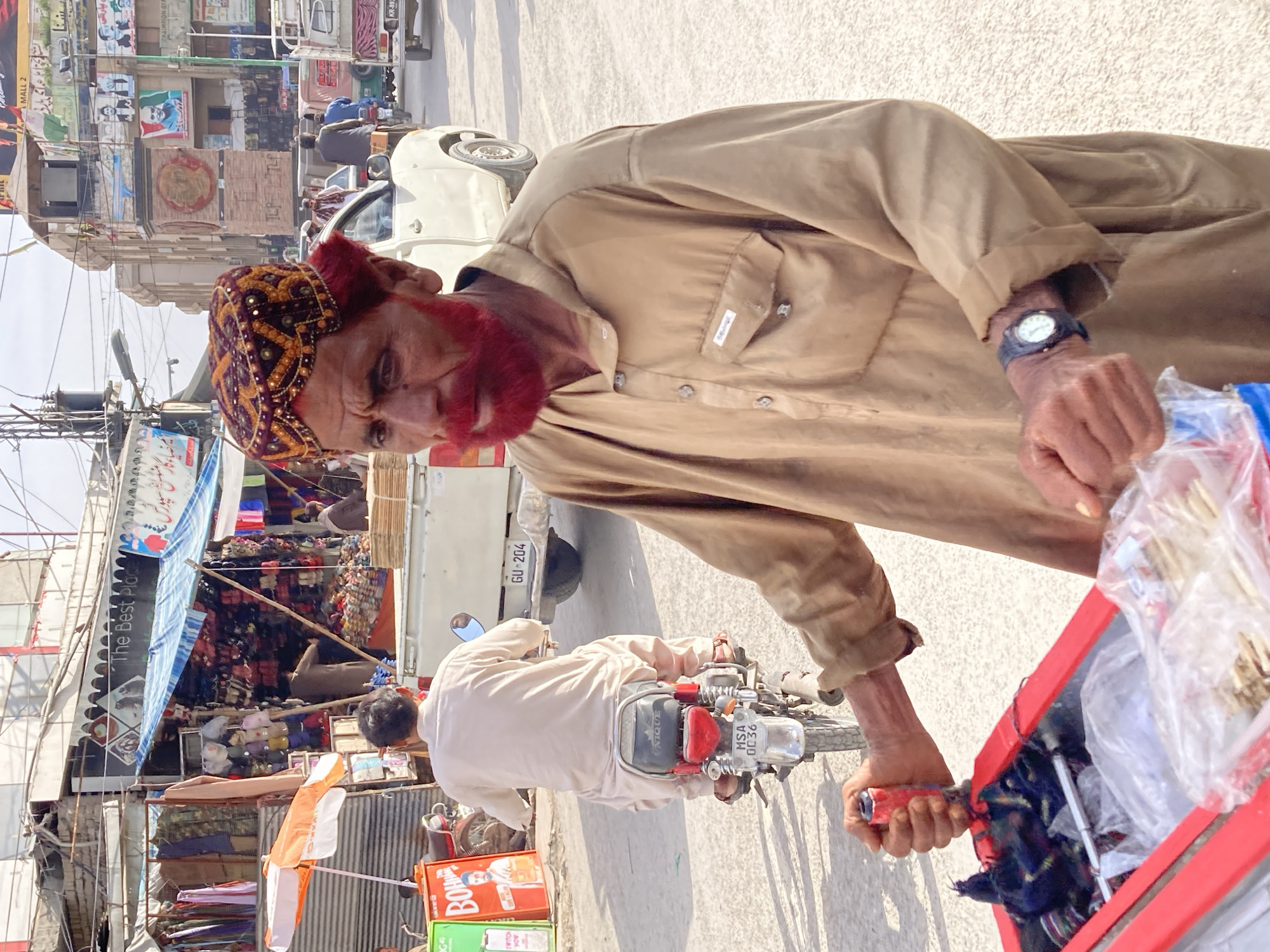Street vendors documented in Quetta market district