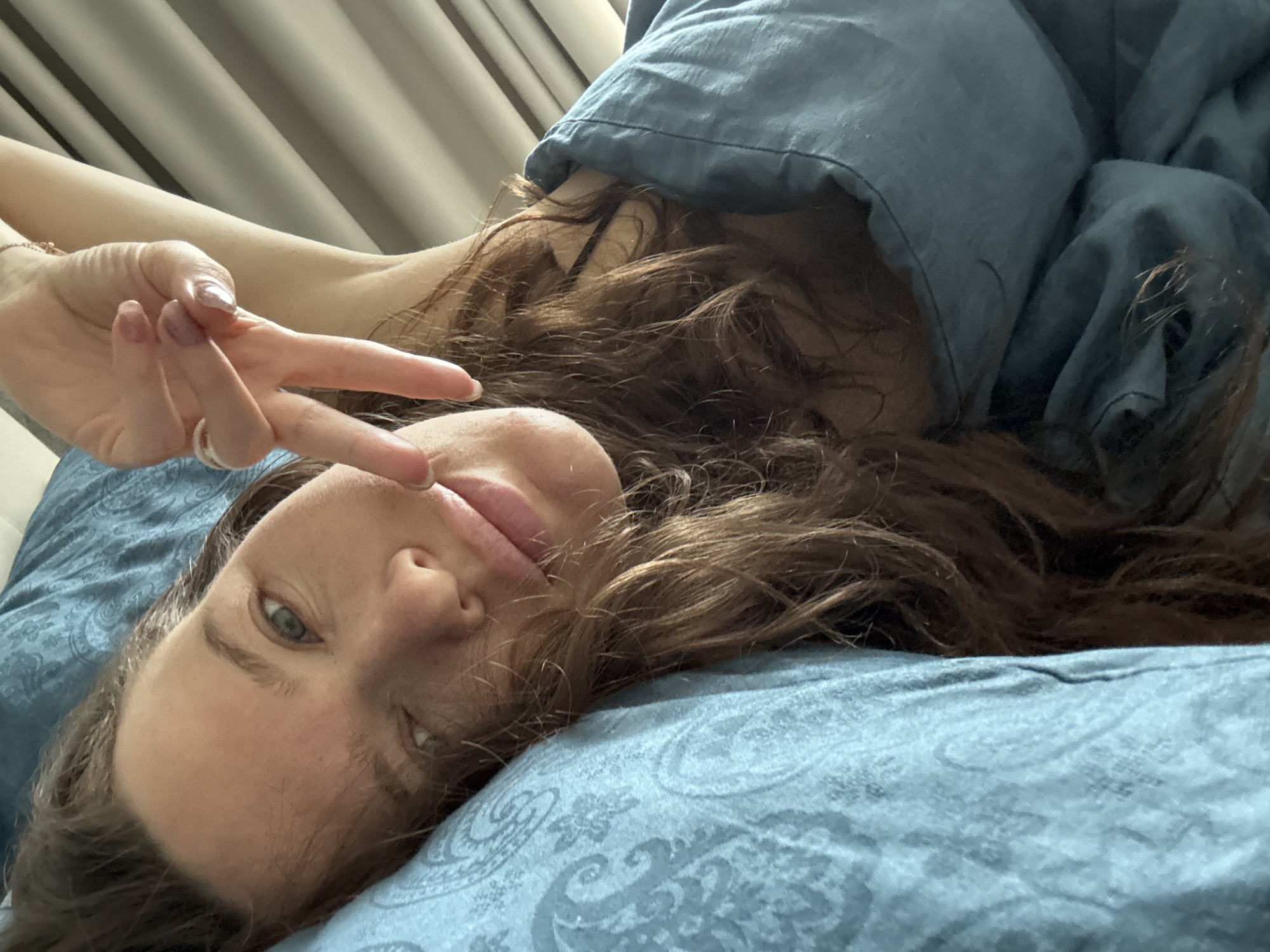 Morning moments captured in Khimki: bedroom scenes and blooming lilacs